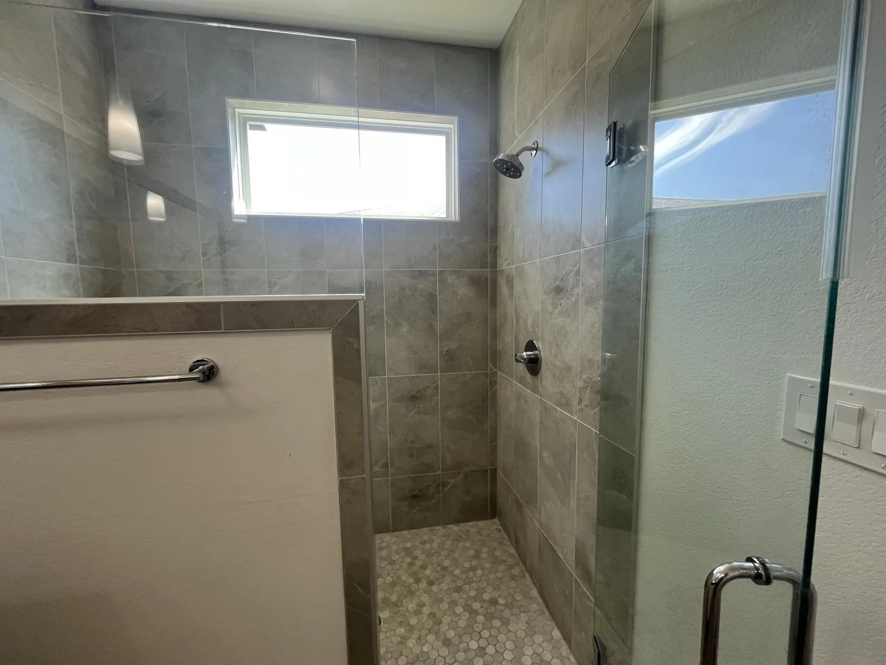 Photo 3 of 403 SUMMIT RIDGE DR N