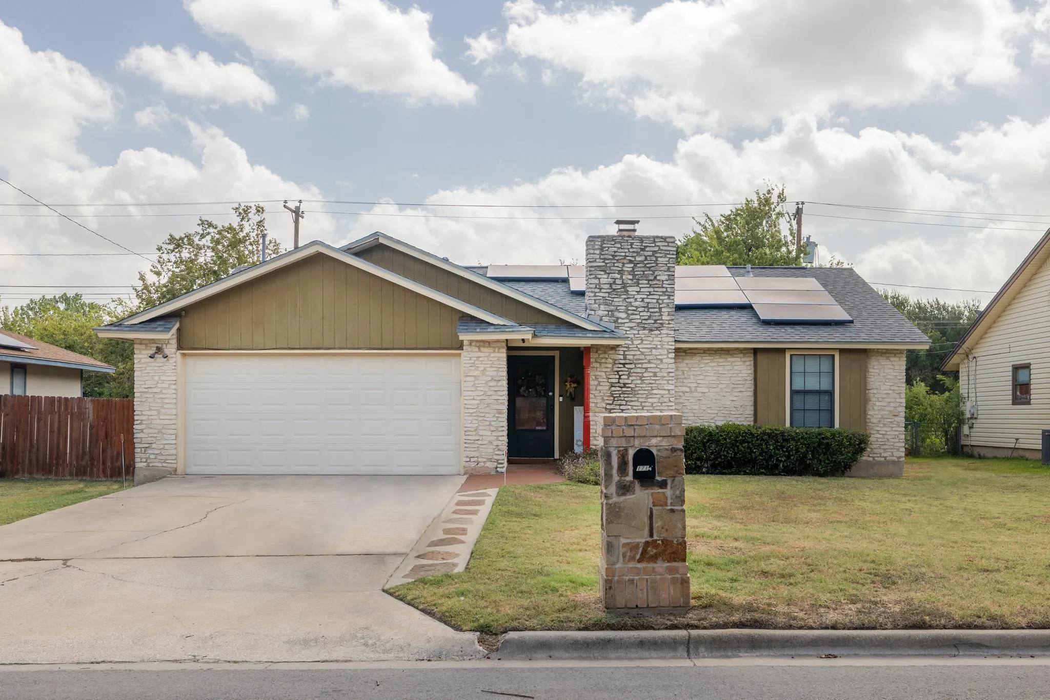 Photo 2 of 1713 PARKSIDE CIR