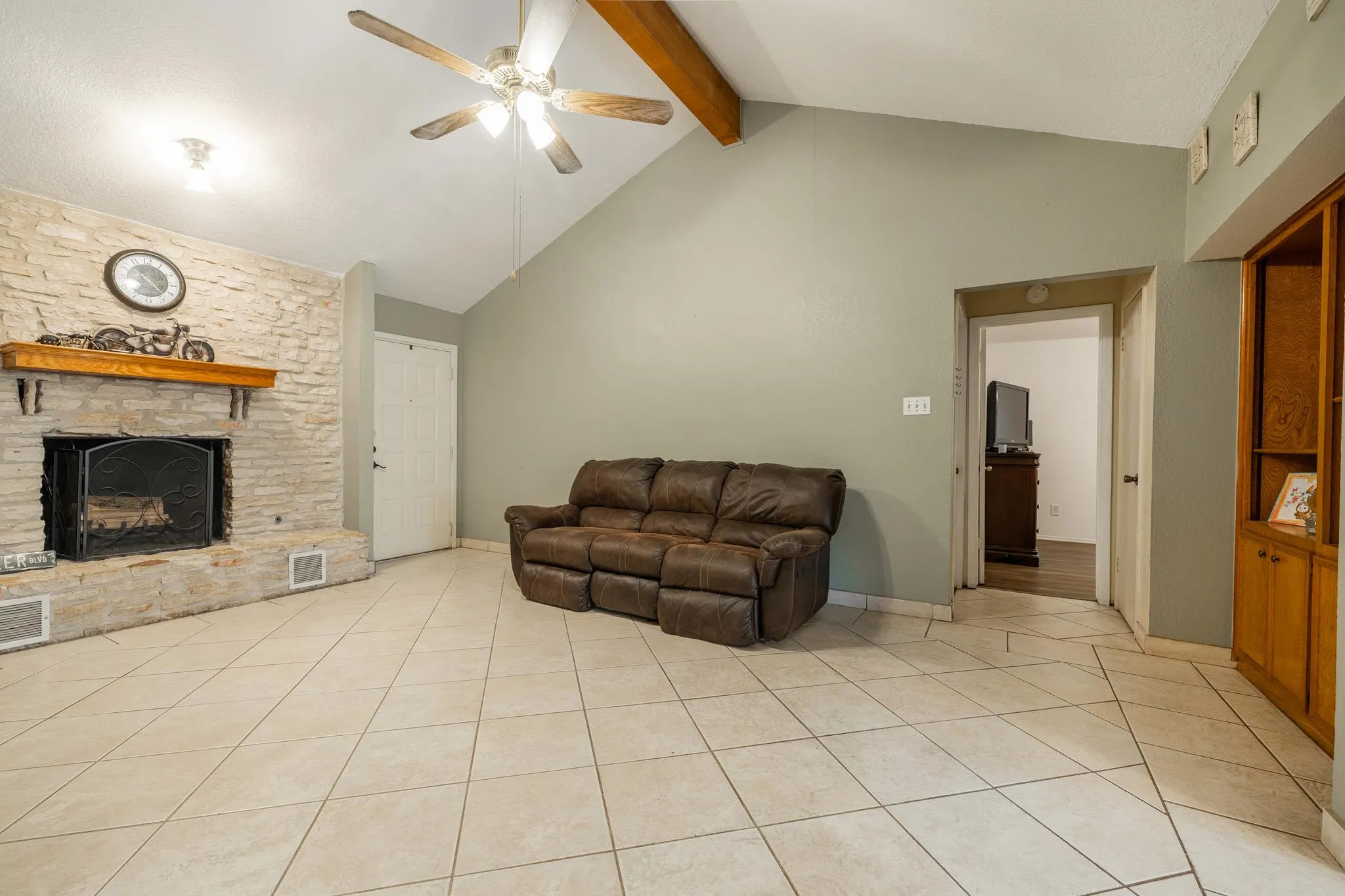 Photo 3 of 1713 PARKSIDE CIR