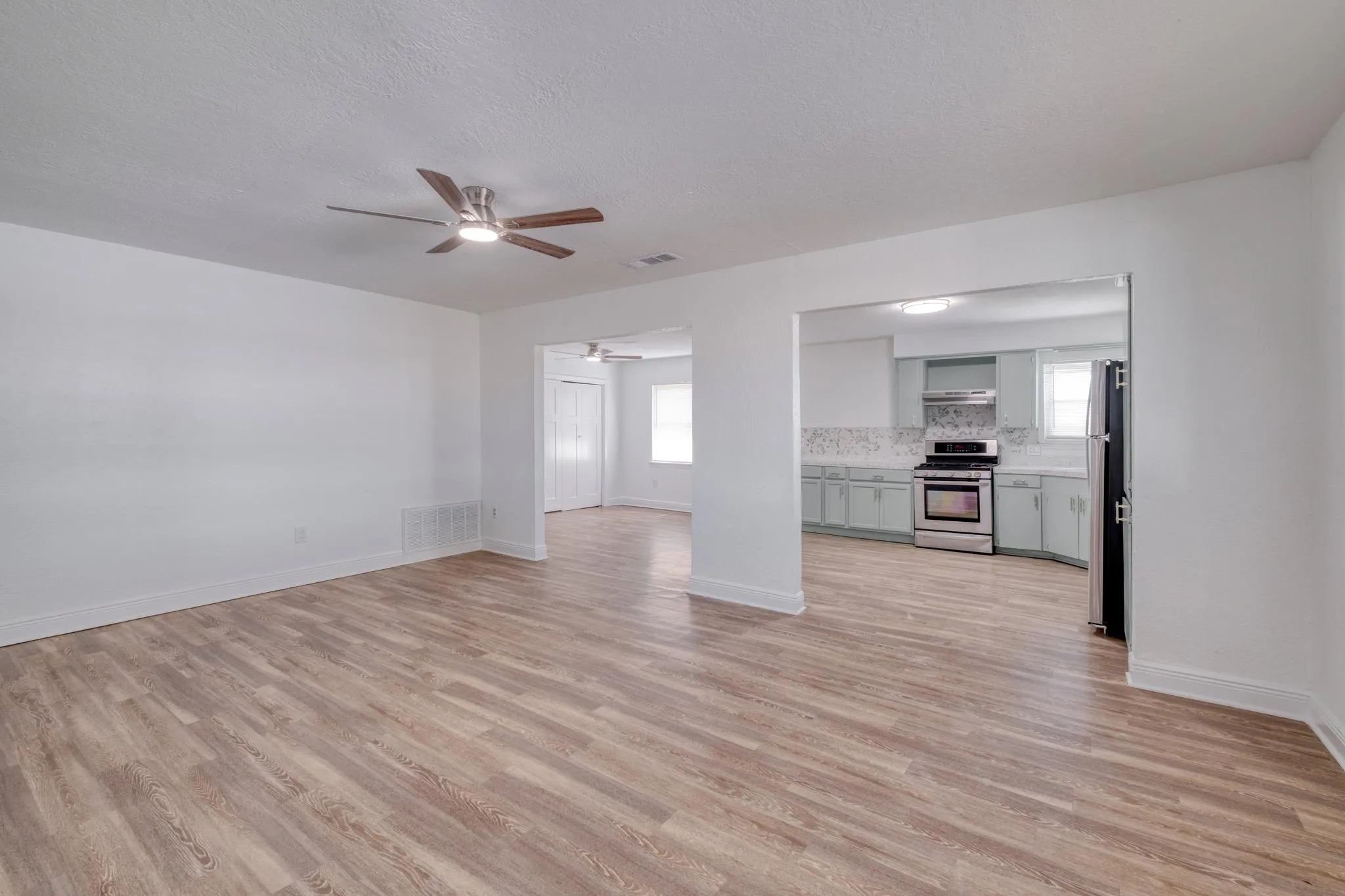 Photo 5 of 20960 CAMERON RD
