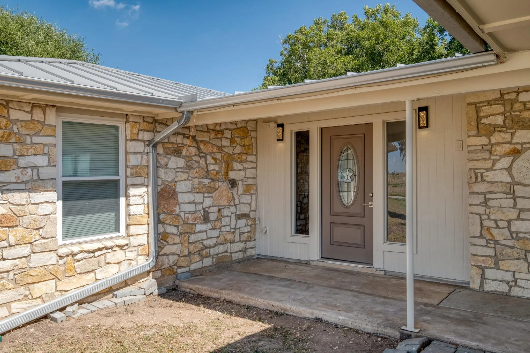 Photo 4 of 20960 CAMERON RD