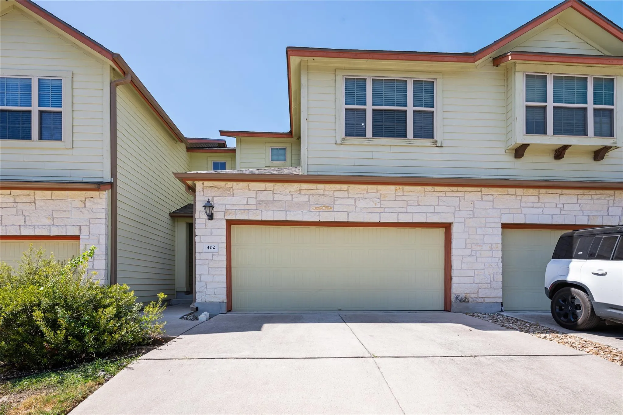 Photo 2 of 2410 GREAT OAKS DR #402