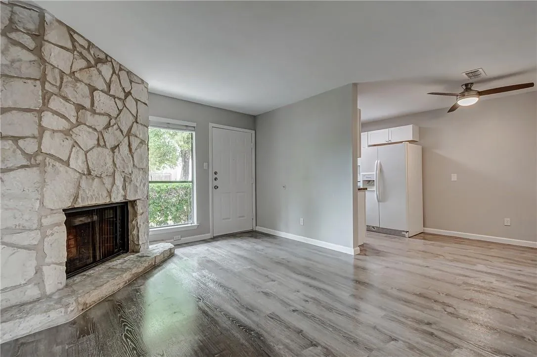 Photo 2 of 4307 S 1ST ST #108