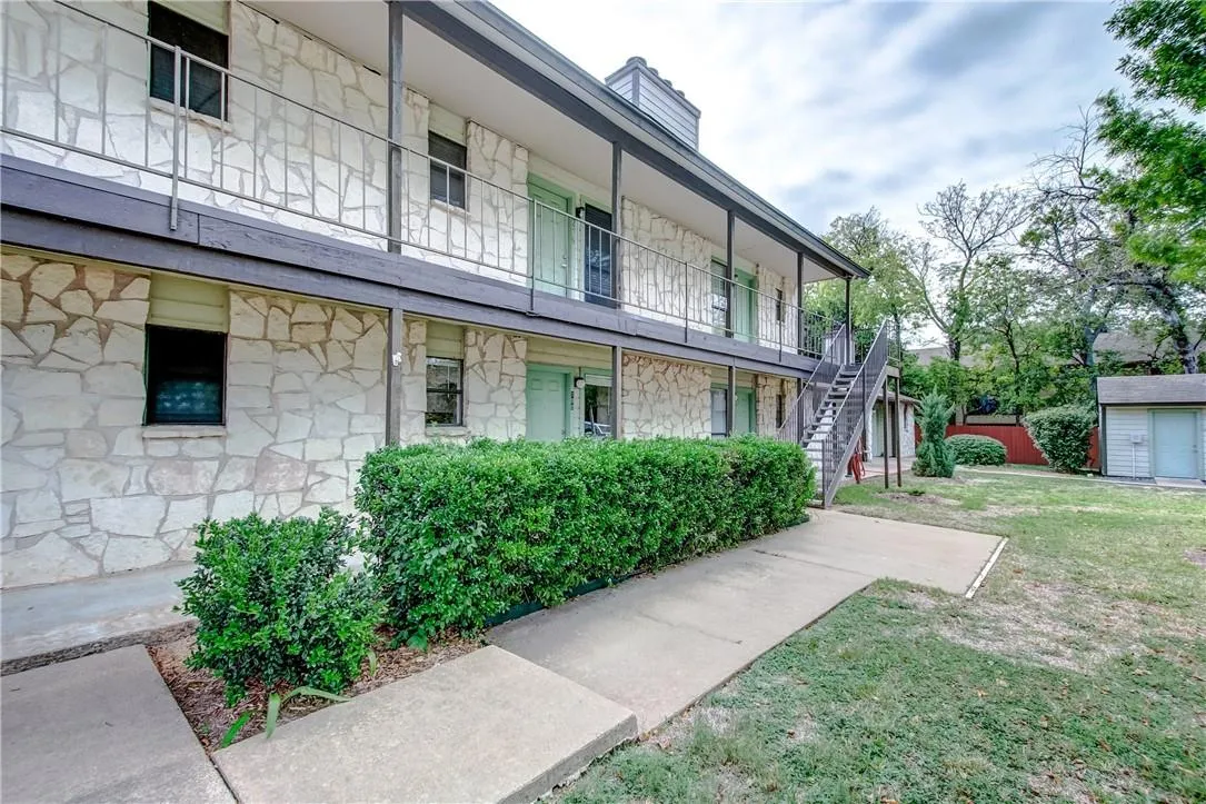 Photo 5 of 4307 S 1ST ST #108