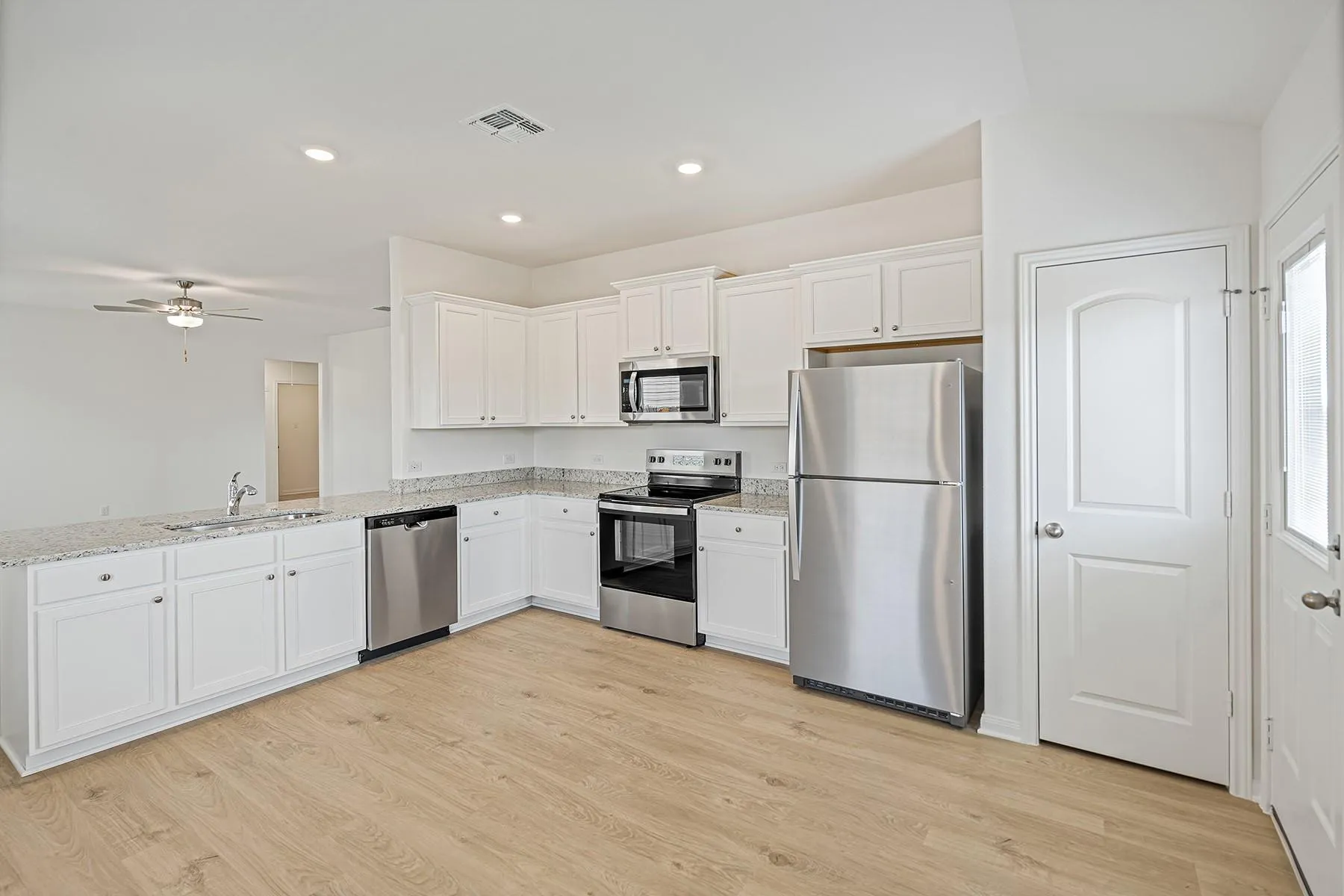 Photo 3 of 14505 WAHLBERGS WAY