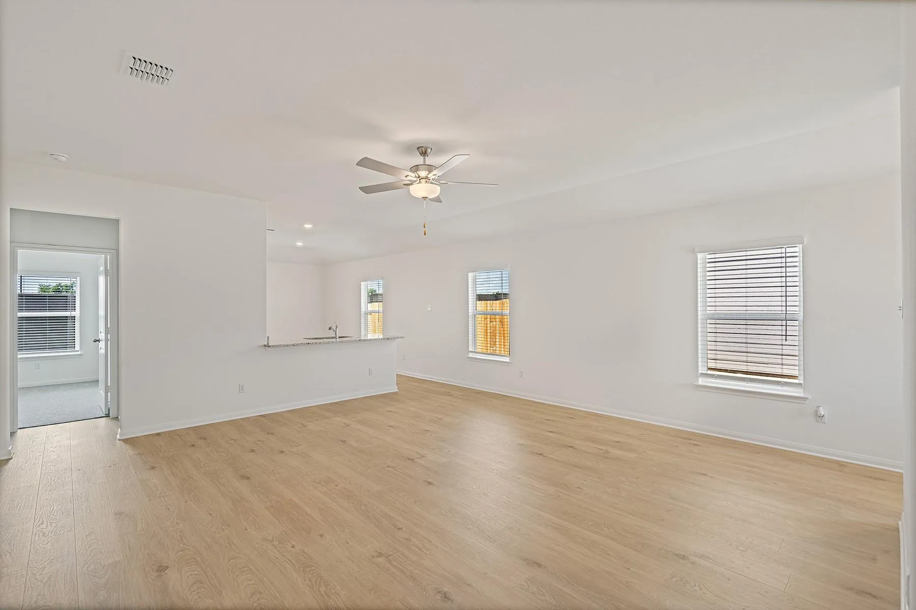 Photo 5 of 14505 WAHLBERGS WAY