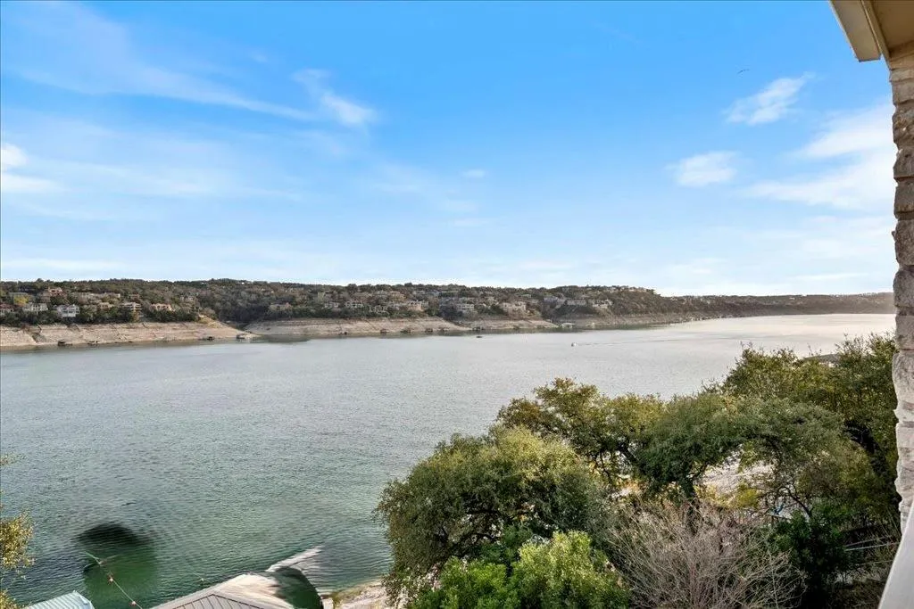 Photo of 18231 LAKEPOINT CV, Point Venture, TX, 78645