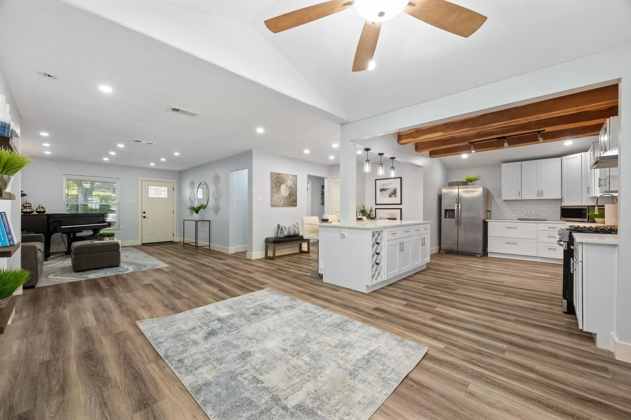 Photo 5 of 5100 PLUMAS LN
