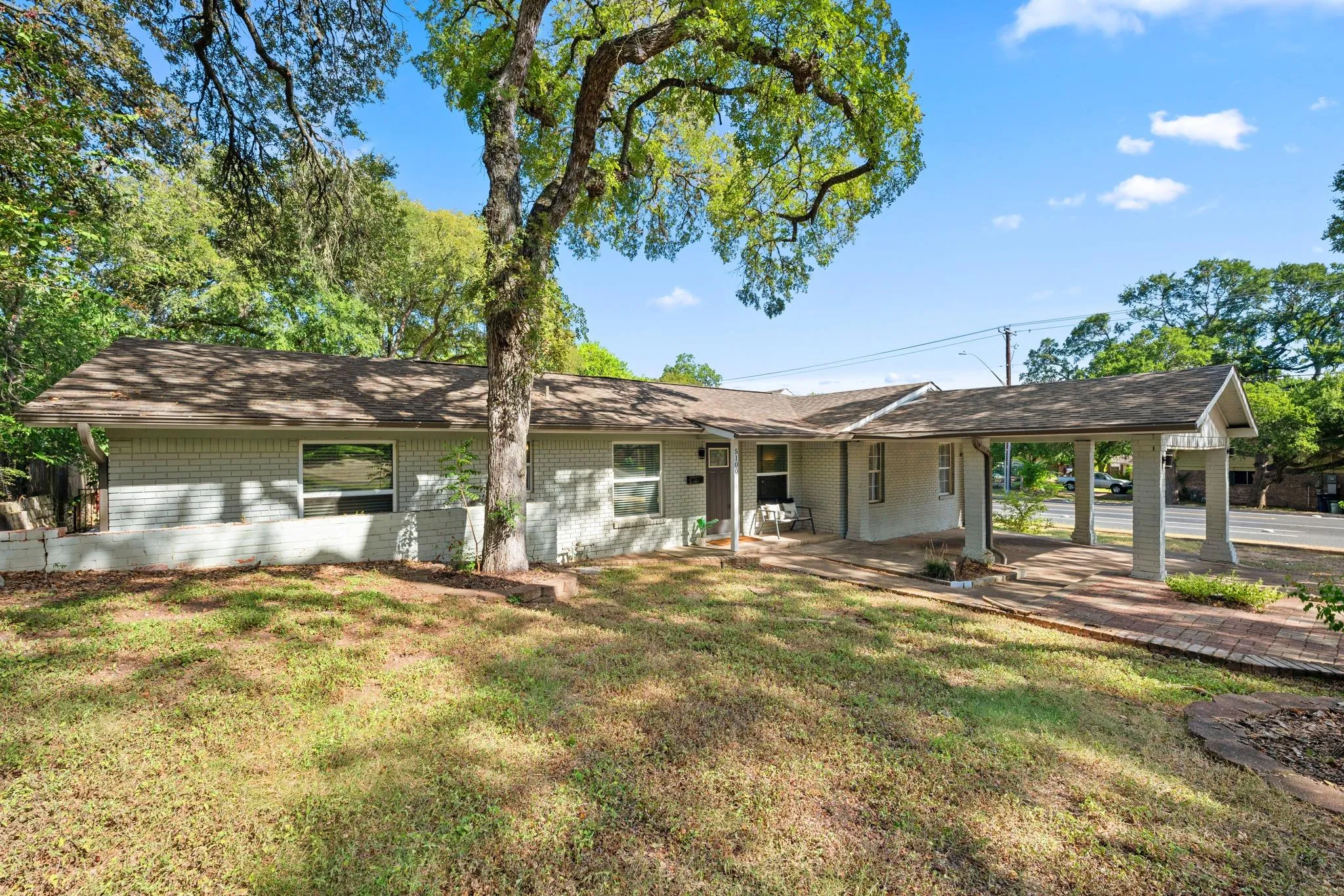 Photo 3 of 5100 PLUMAS LN