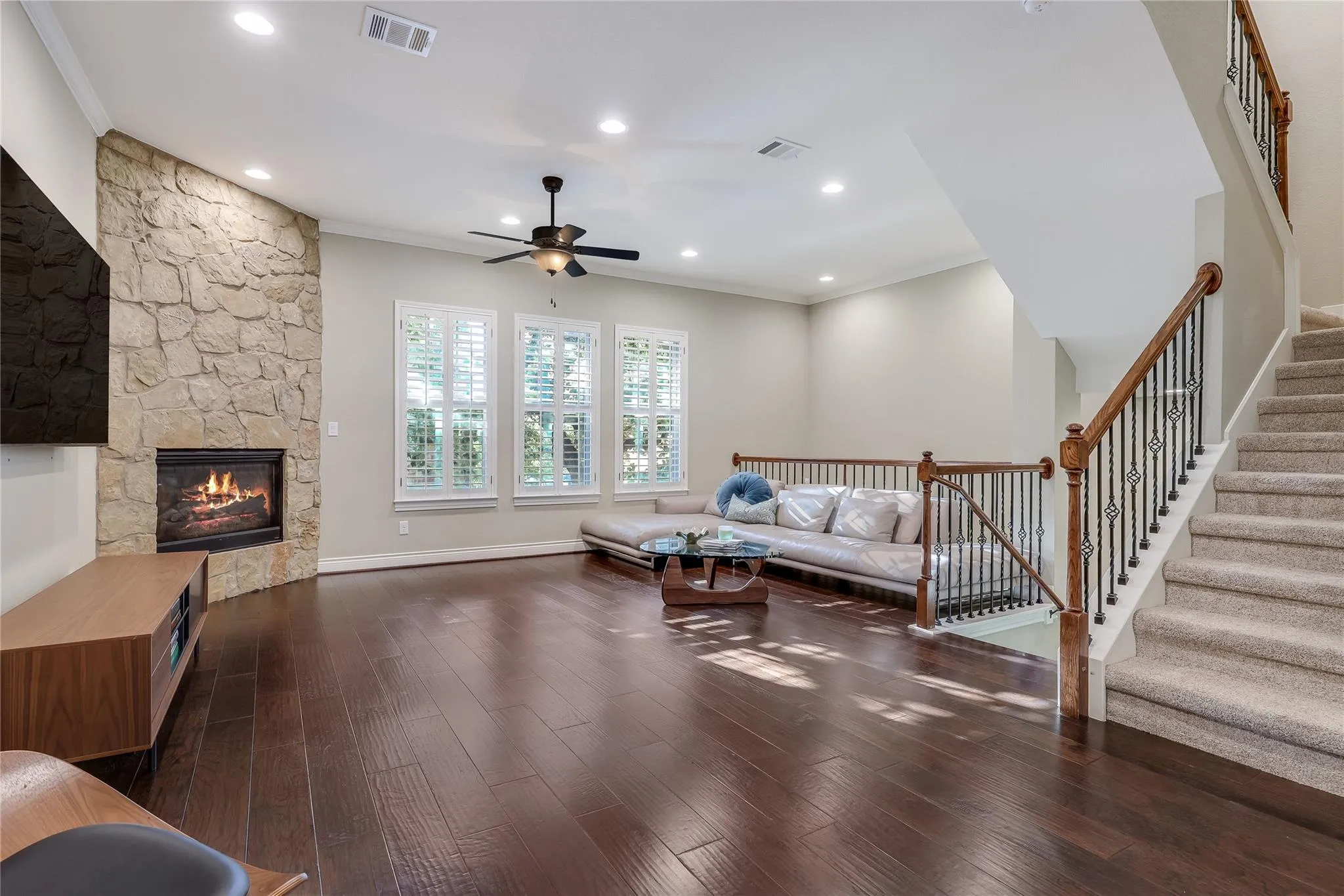 Photo 4 of 1036 HIGHKNOLL LN