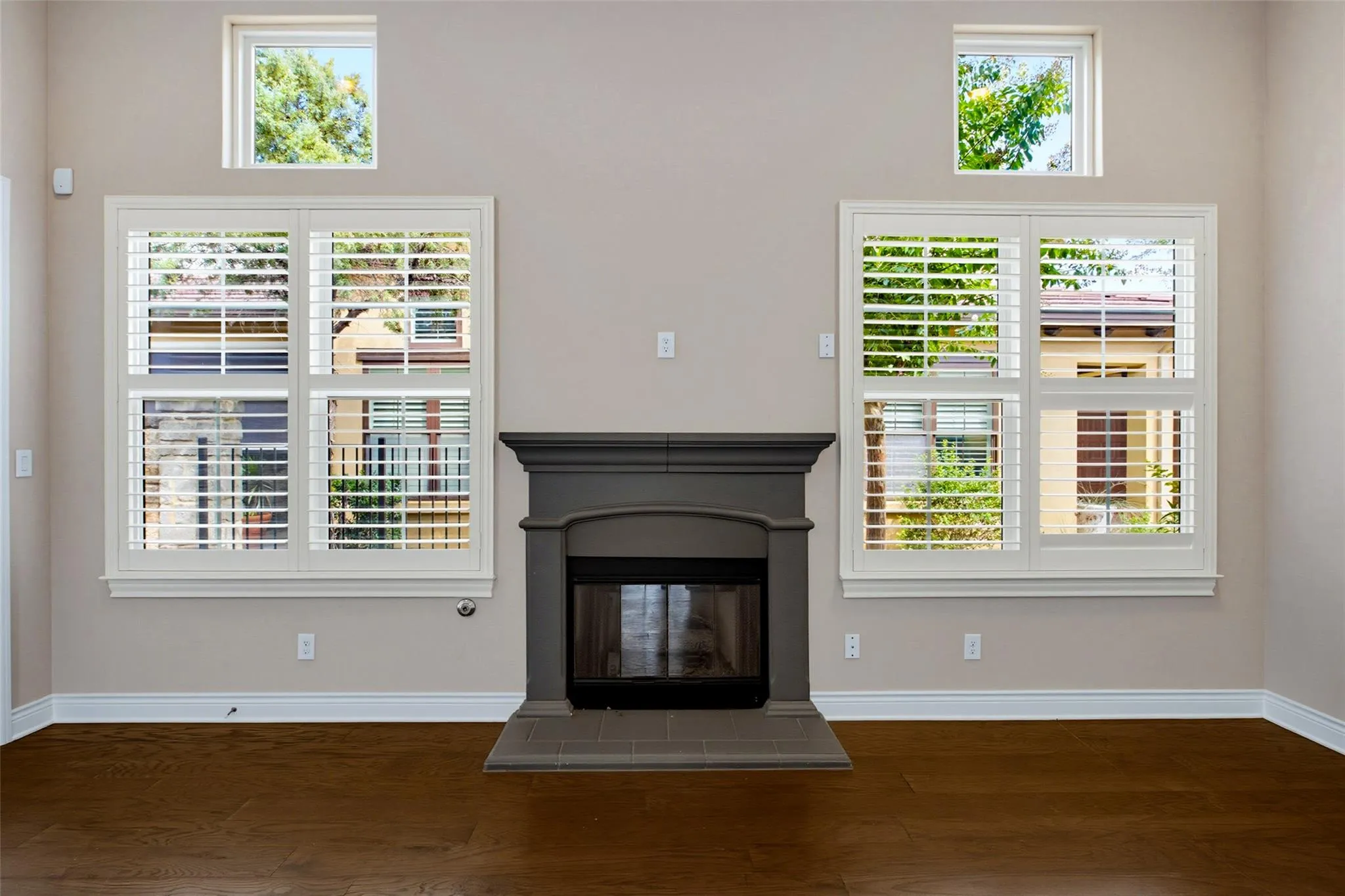 Photo 3 of 210 VERSILIA CIR