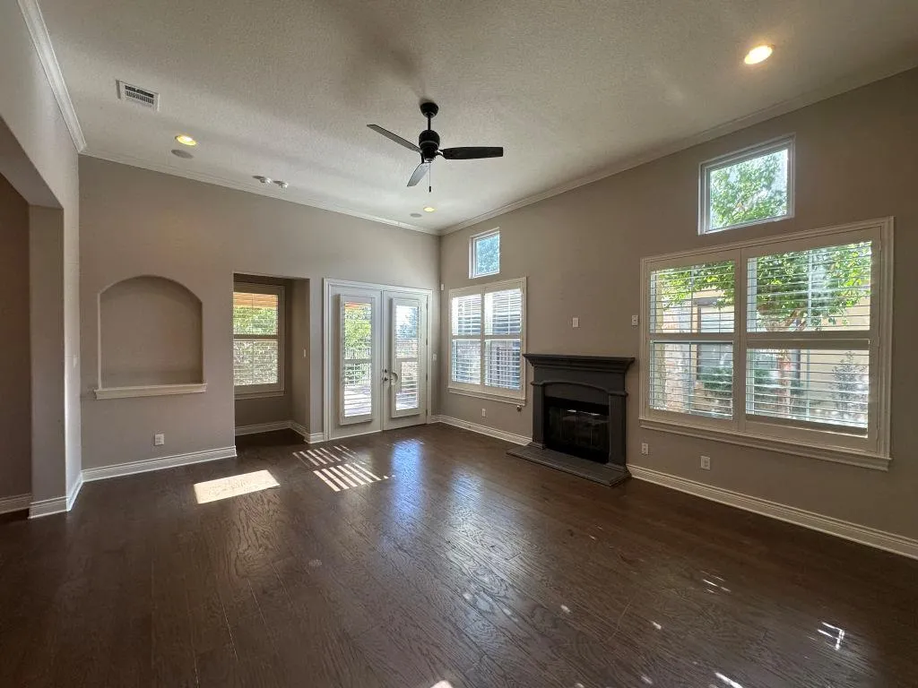 Photo 2 of 210 VERSILIA CIR