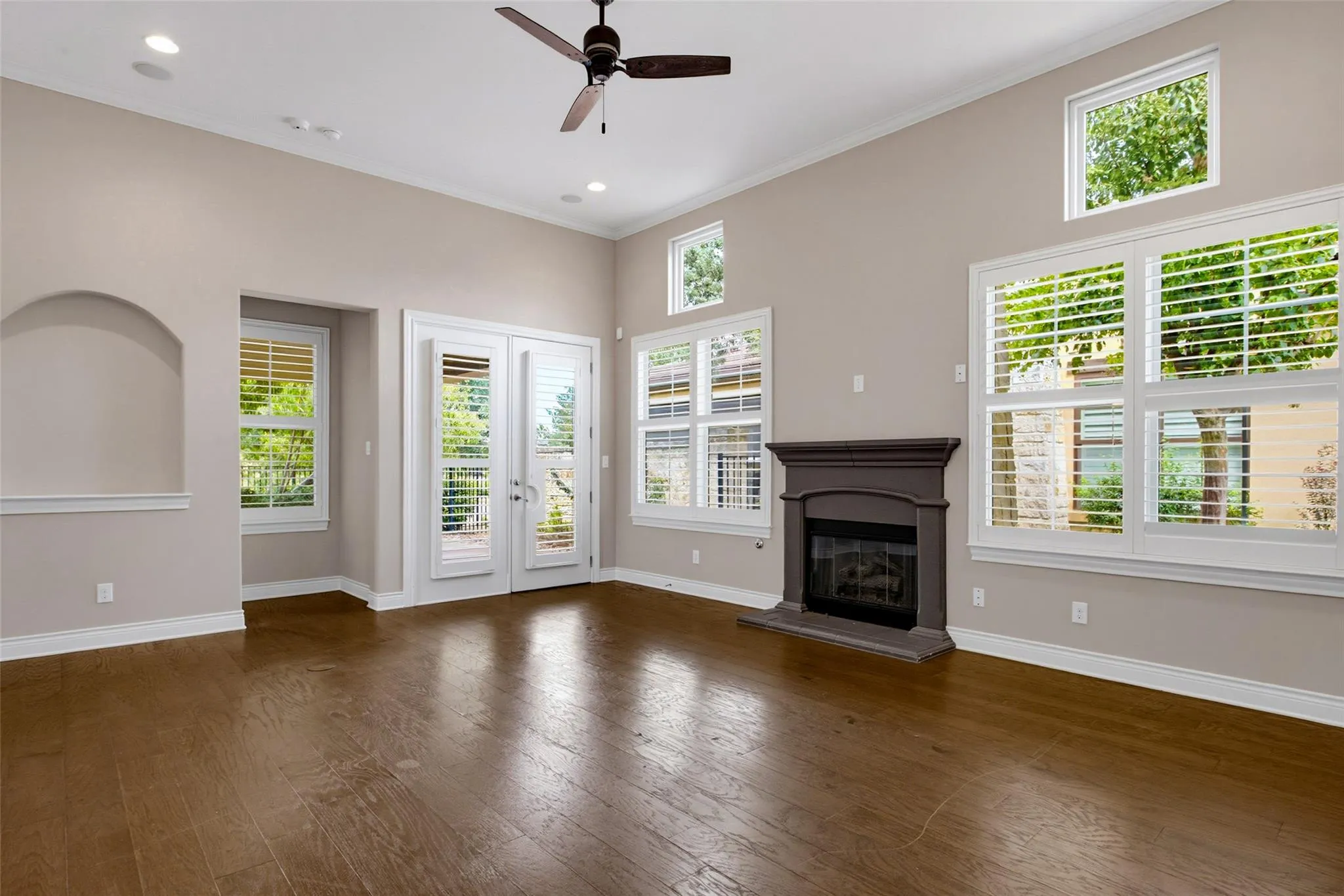 Photo 2 of 210 VERSILIA CIR
