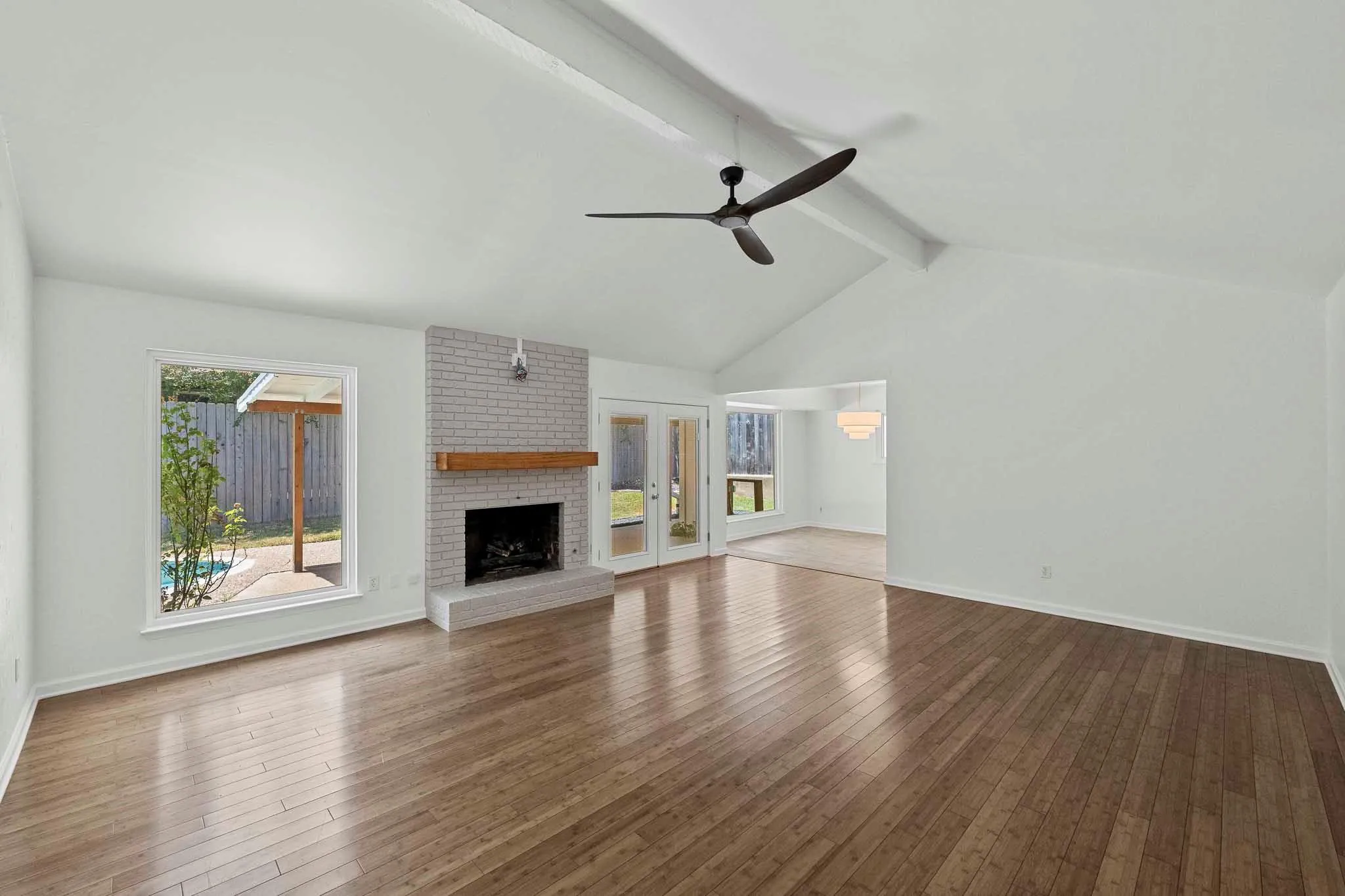 Photo 4 of 2717 CHARLESWORTH DR