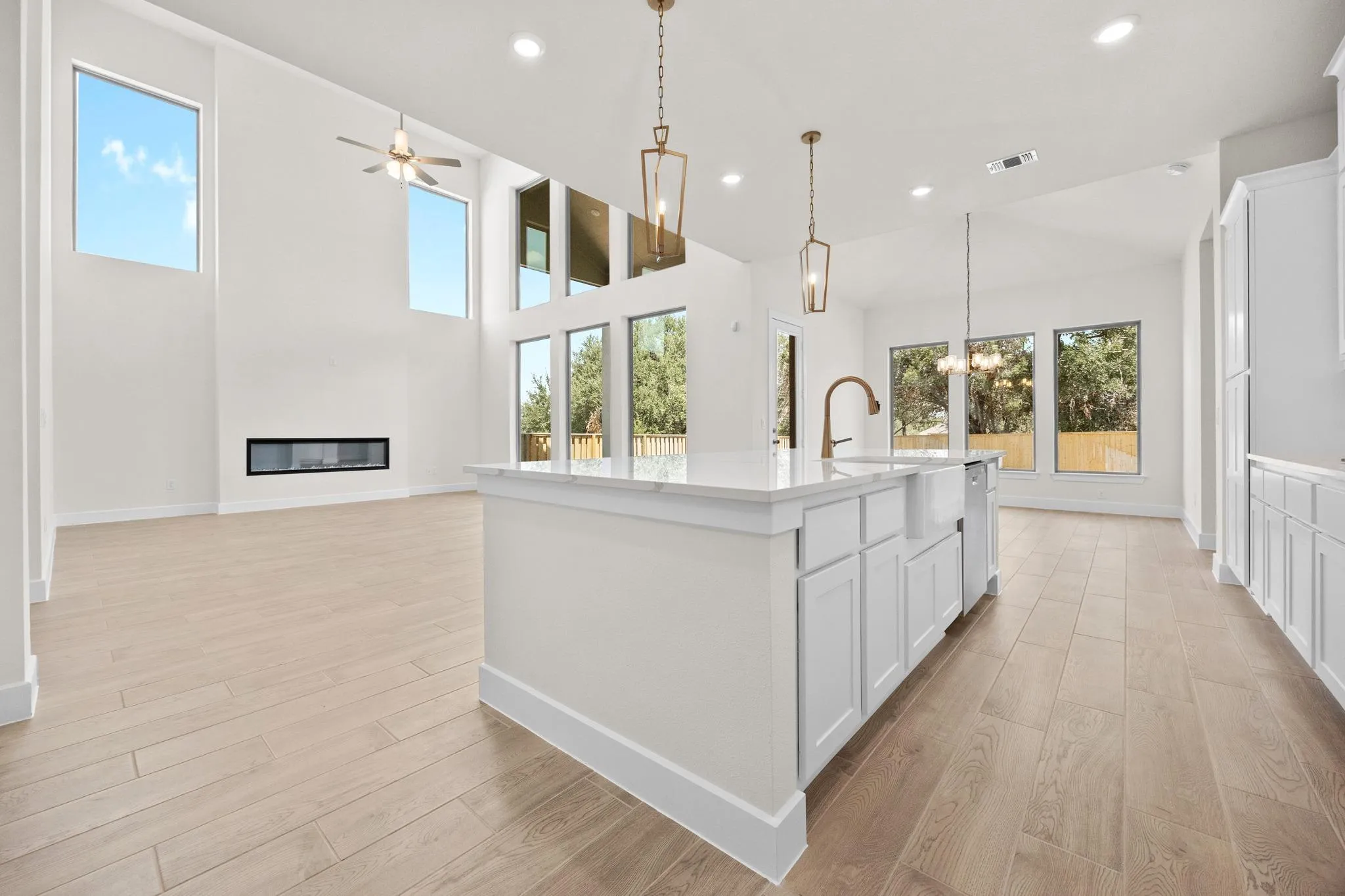 Photo 4 of 509 LIGHTSTONE DR