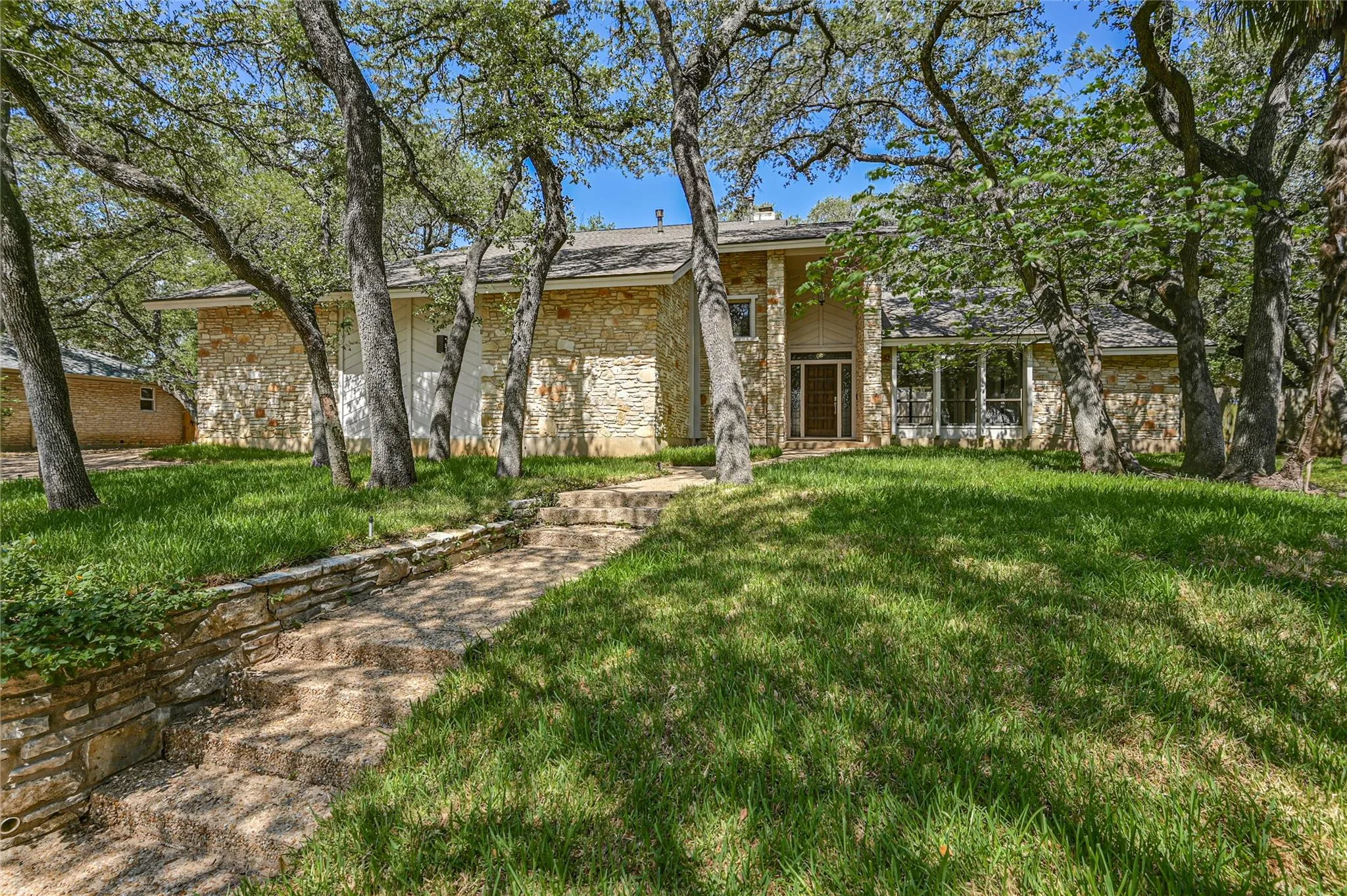 Photo of 7704 BRAMBLEWOOD CIR, Austin, TX, 78731