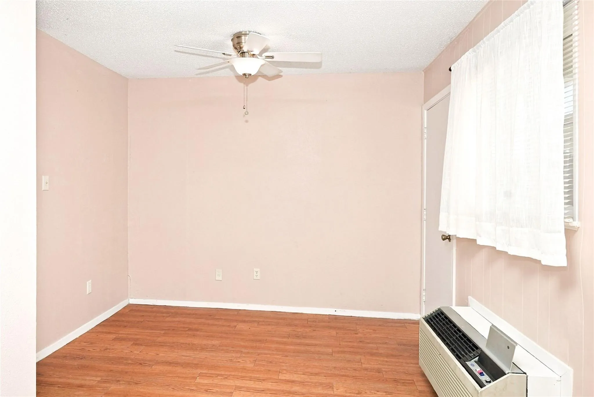 Photo 4 of 400 W 34TH ST #012345678900 - UNIT 104