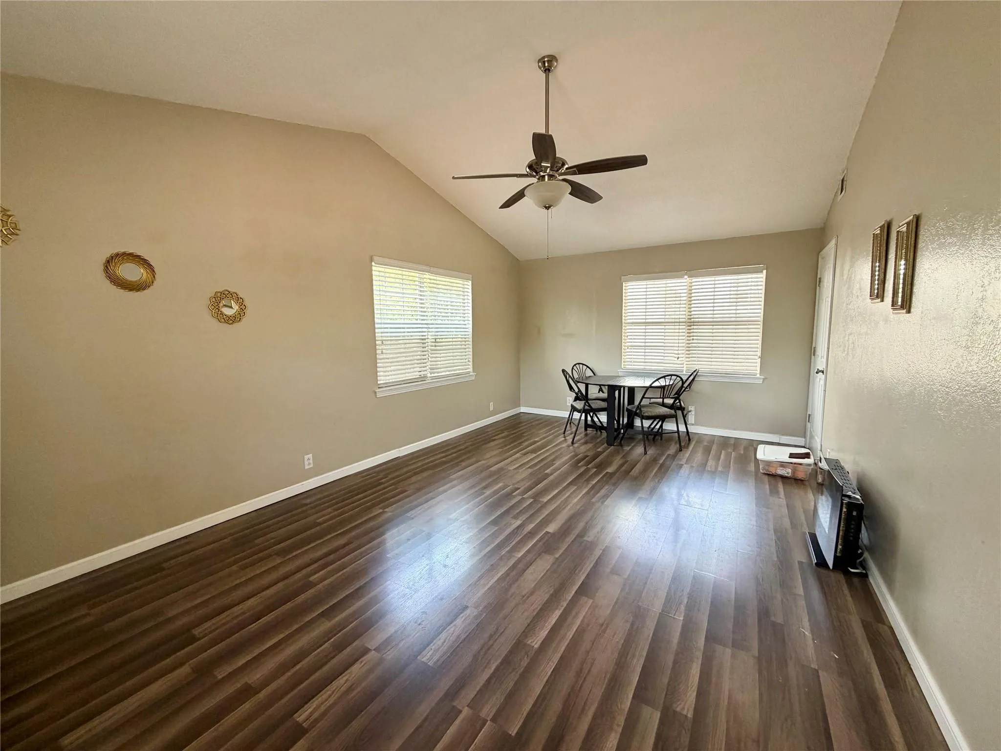 Photo 3 of 11004 ELM ST