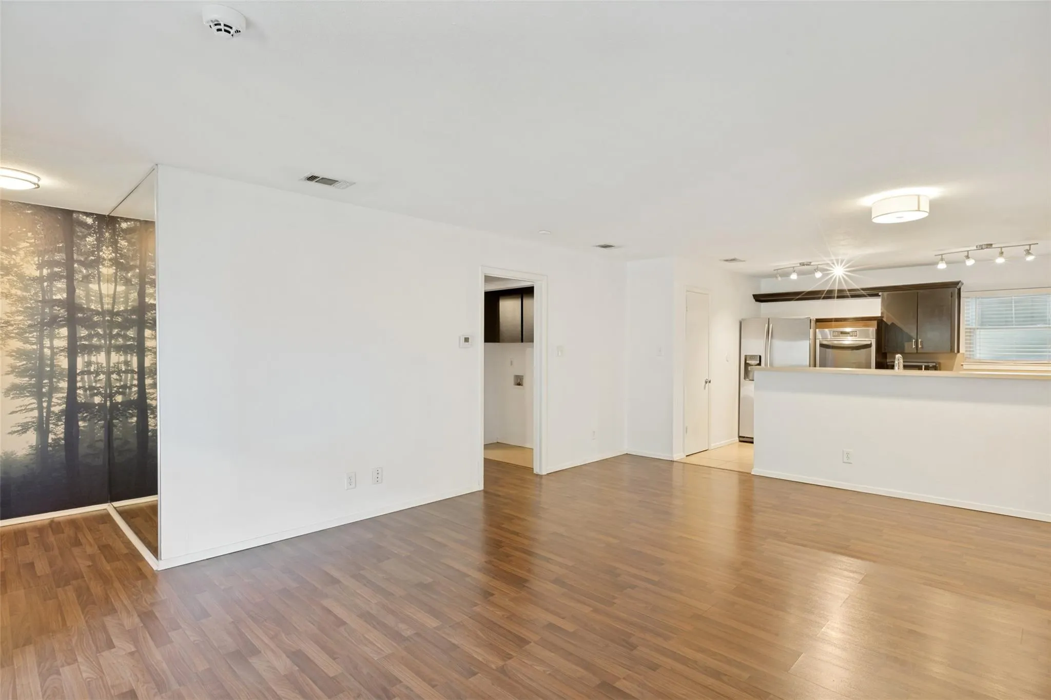 Photo 5 of 8621 PUTNAM DR #A