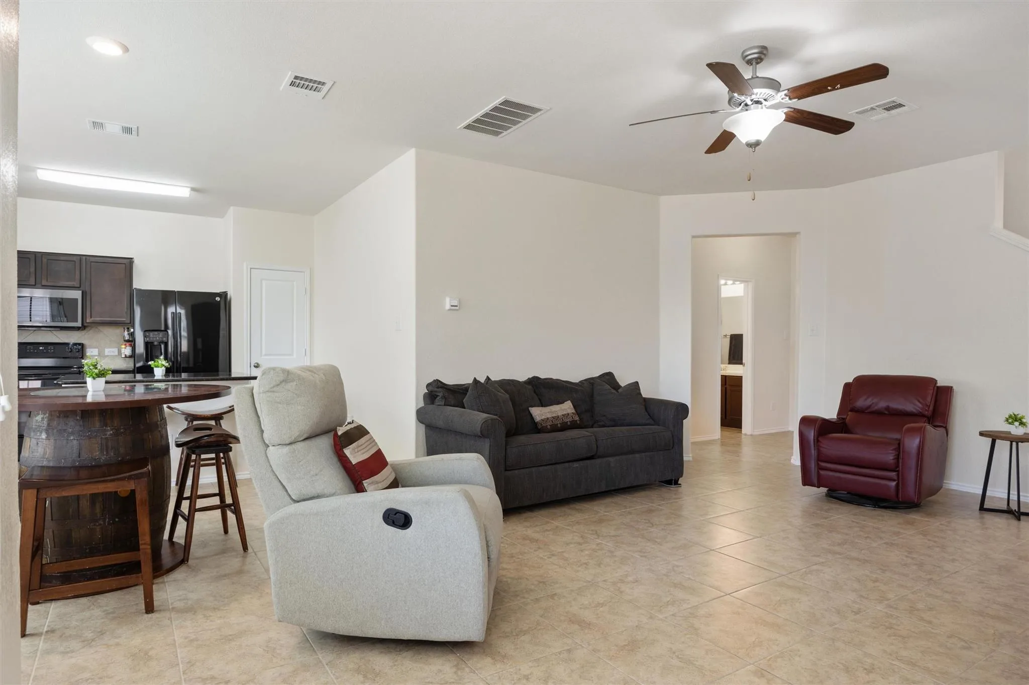 Photo 5 of 400 CIRCLE WAY