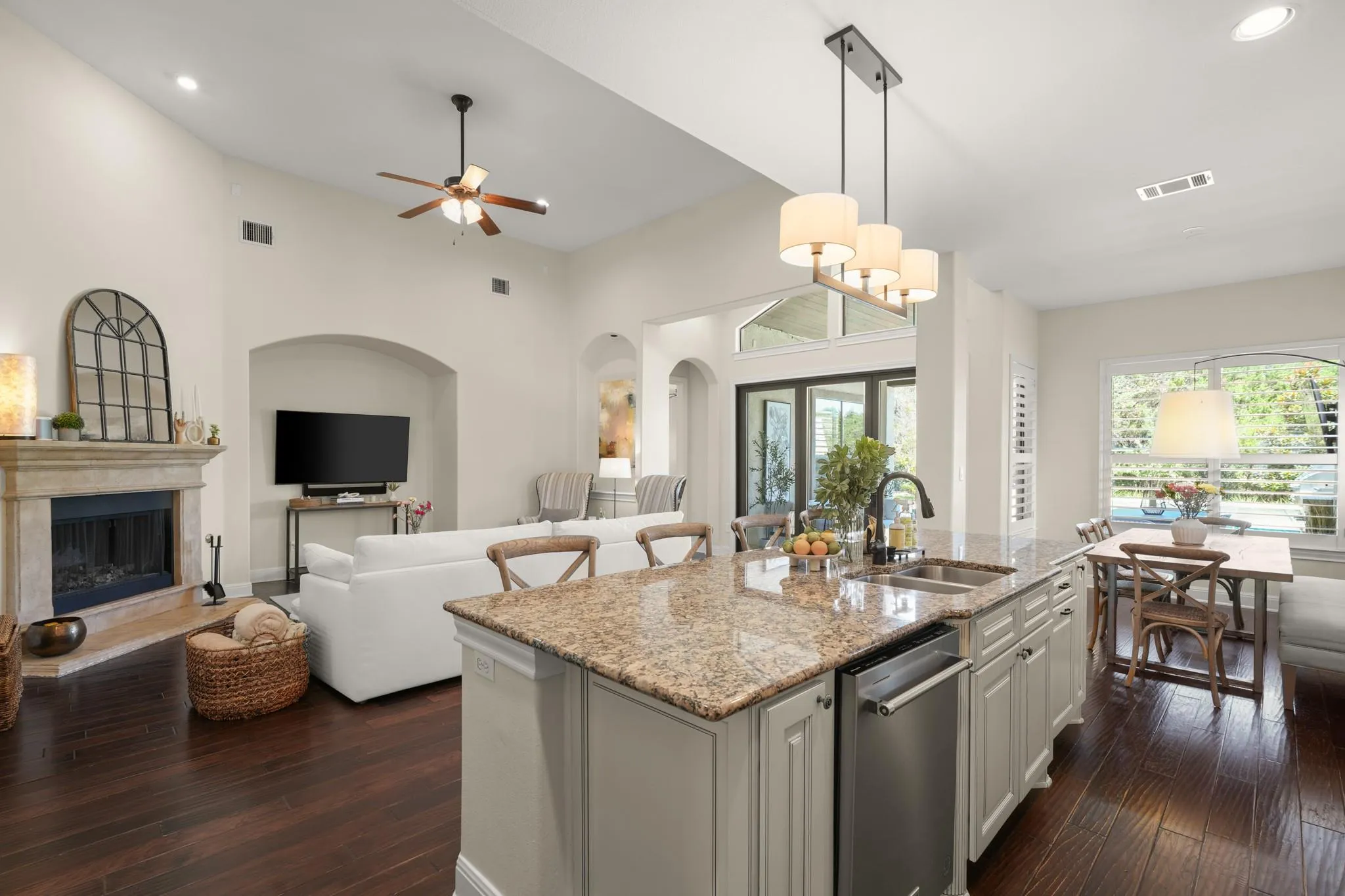 Photo 4 of 116 DESERT FOREST CT