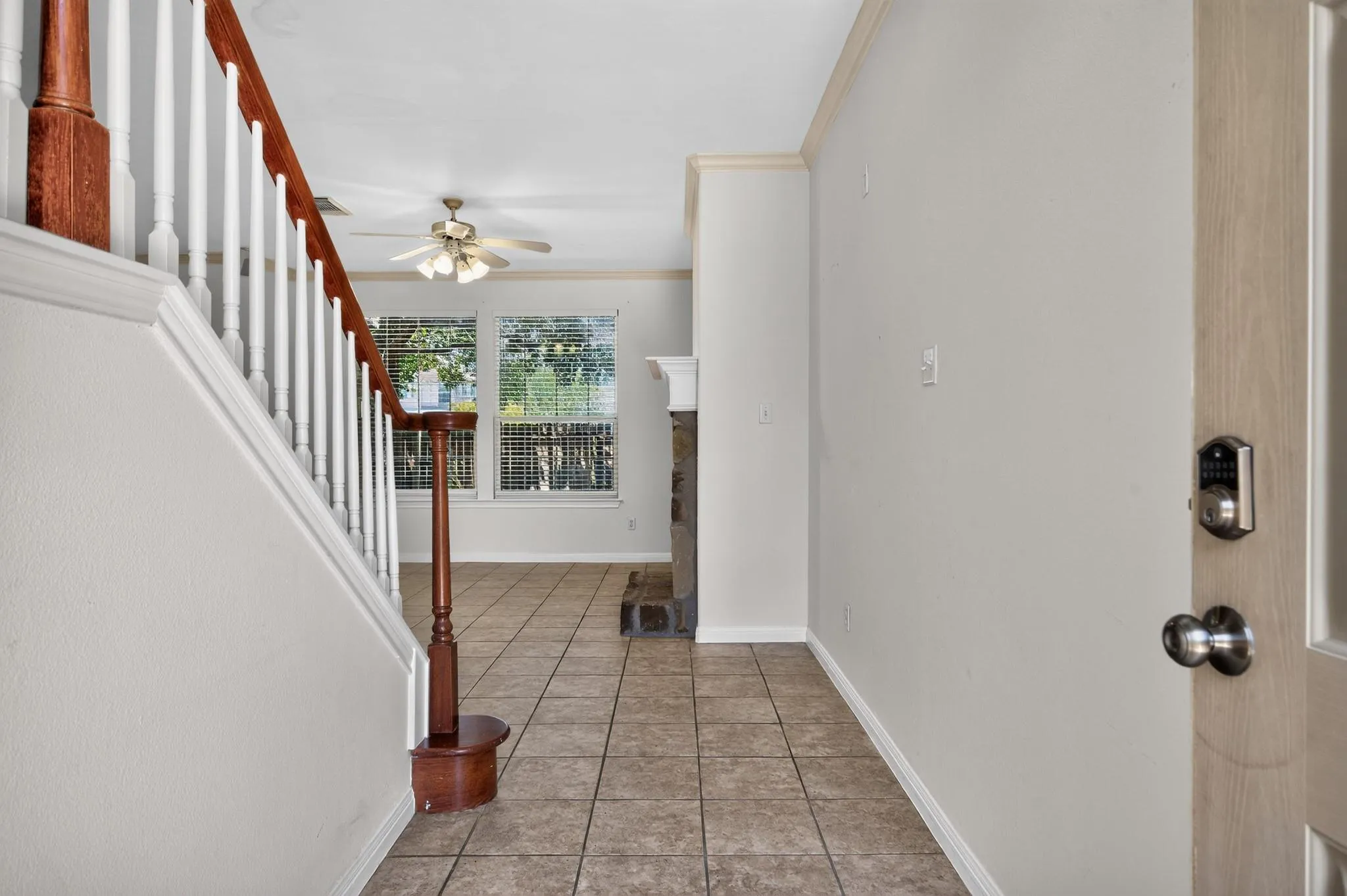 Photo 4 of 1101 E PARMER LN #217
