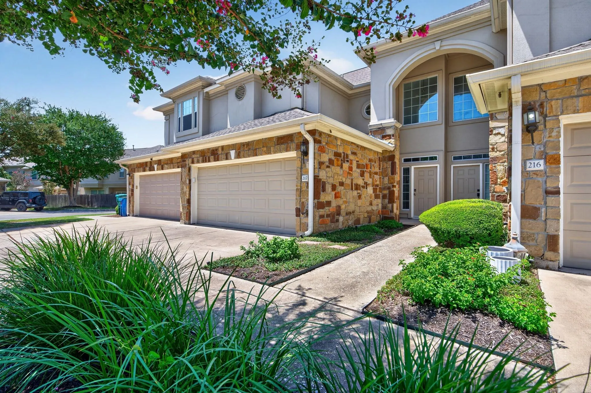 Photo 2 of 1101 E PARMER LN #217