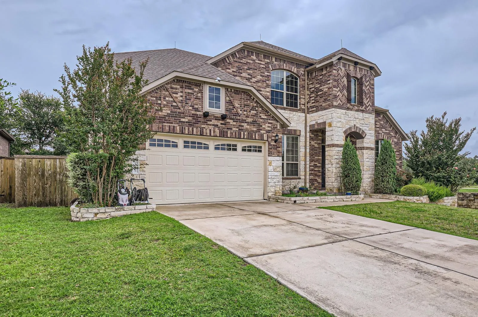 Photo 2 of 10107 IDA GROVE LN