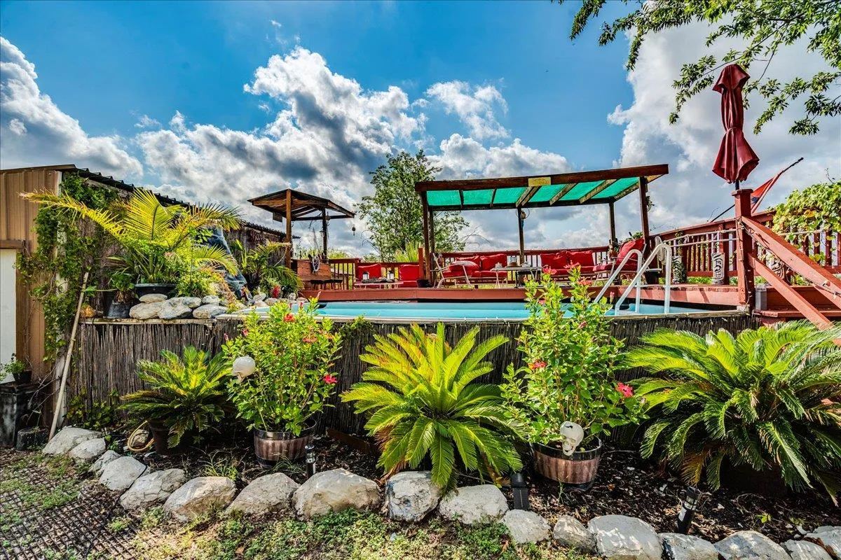 Photo 4 of 2411 ROHDE RD