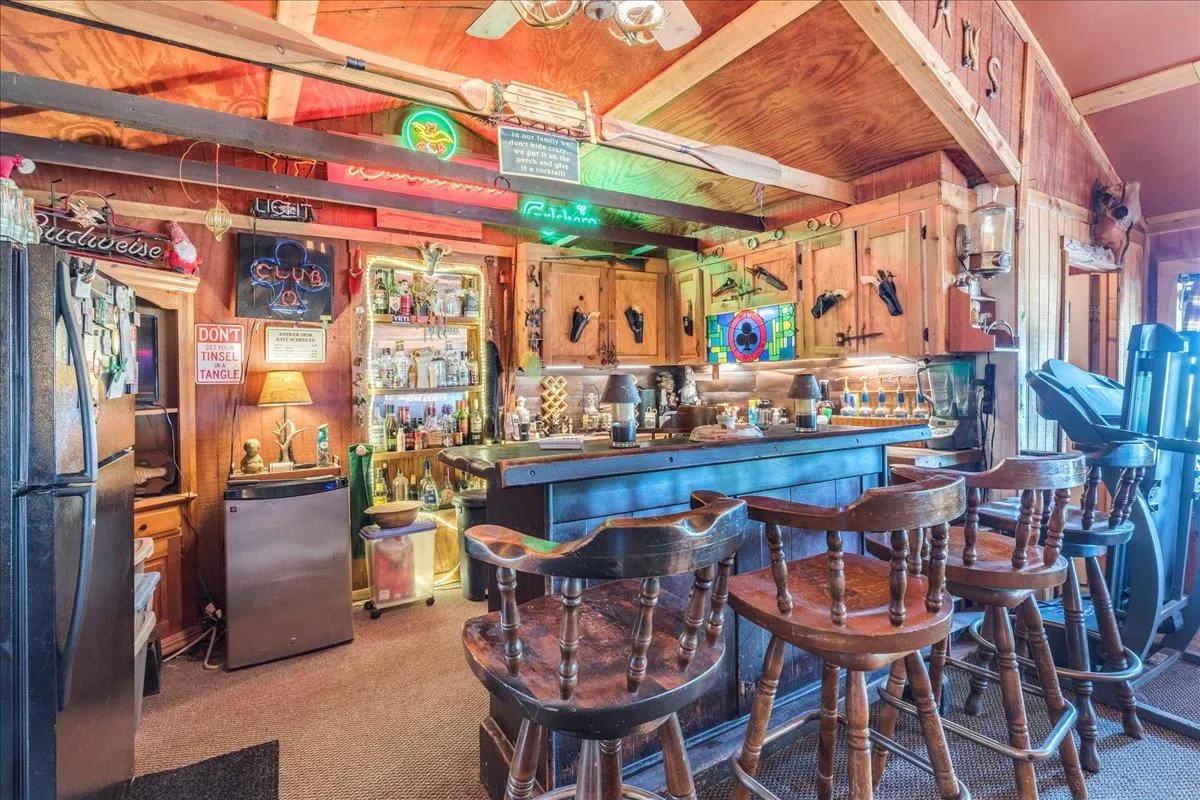 Photo 3 of 2411 ROHDE RD