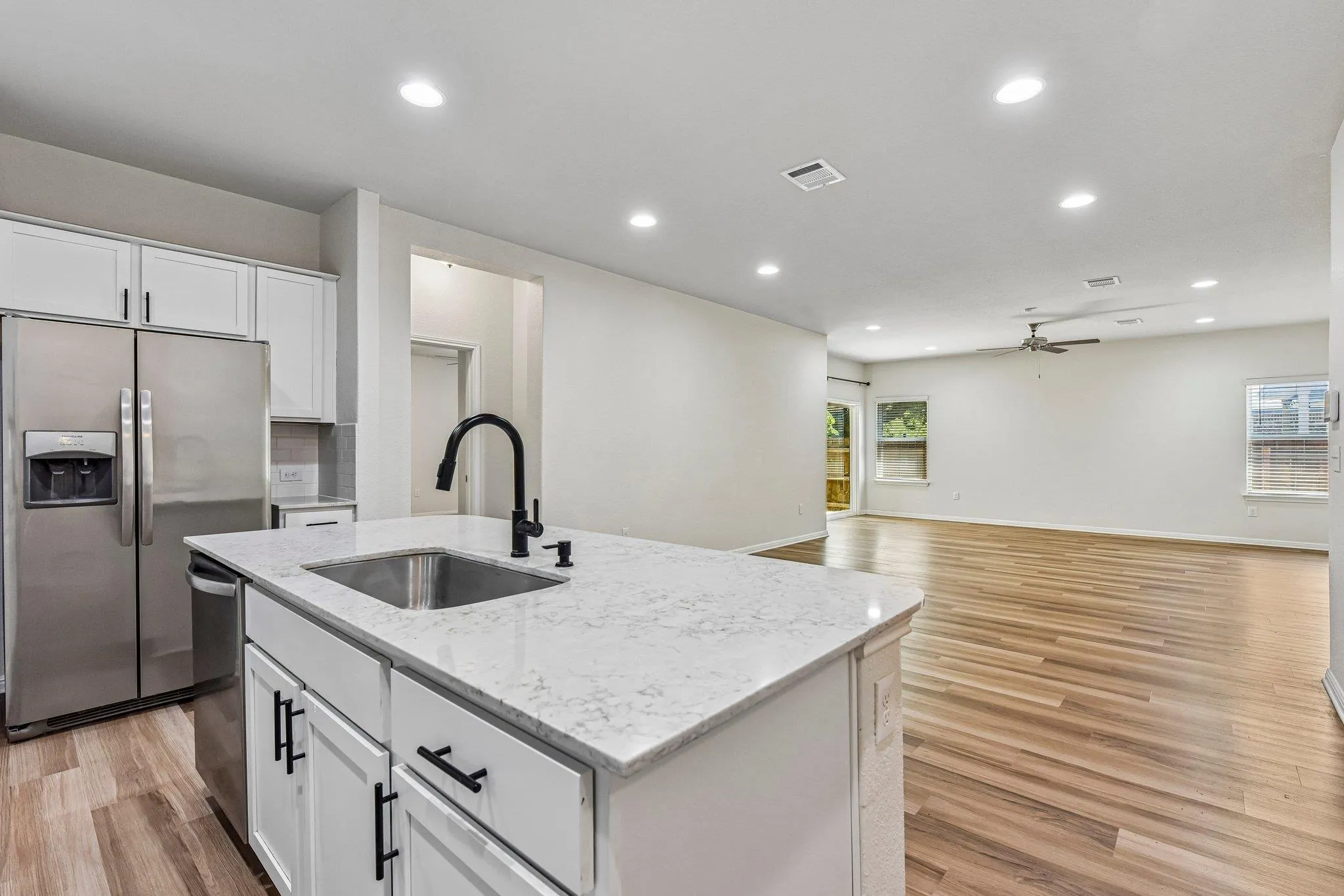 Photo 3 of 4413 LOBO LANDING LN