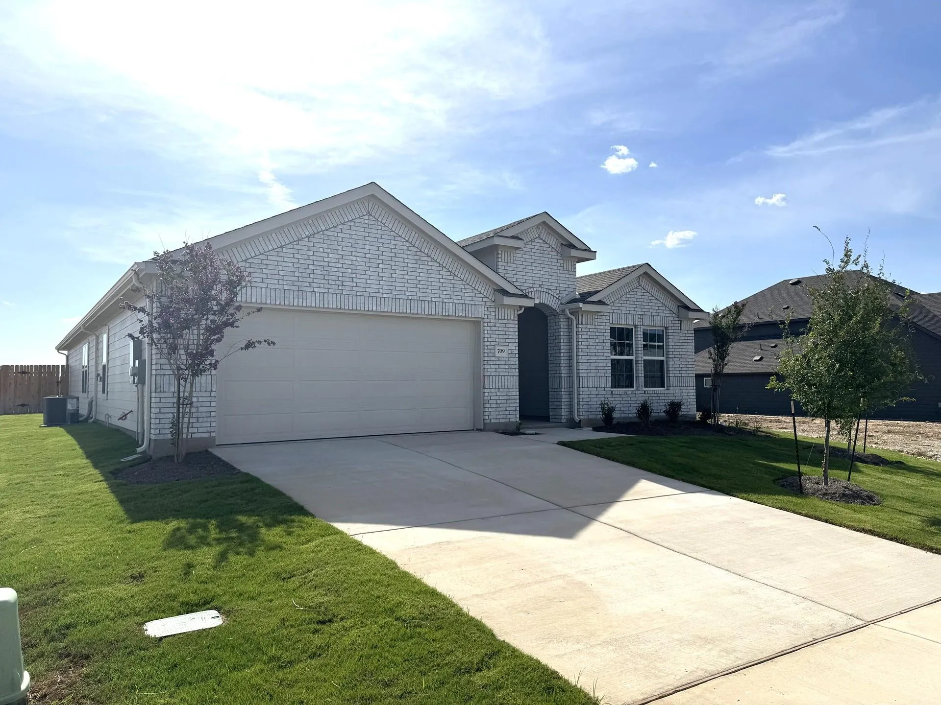 Photo of 709 RED WOLF DR, Jarrell, TX, 76537