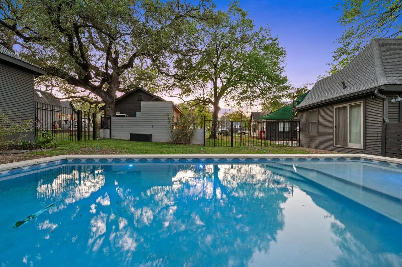 Photo 3 of 1507 DRAKE AVE #B