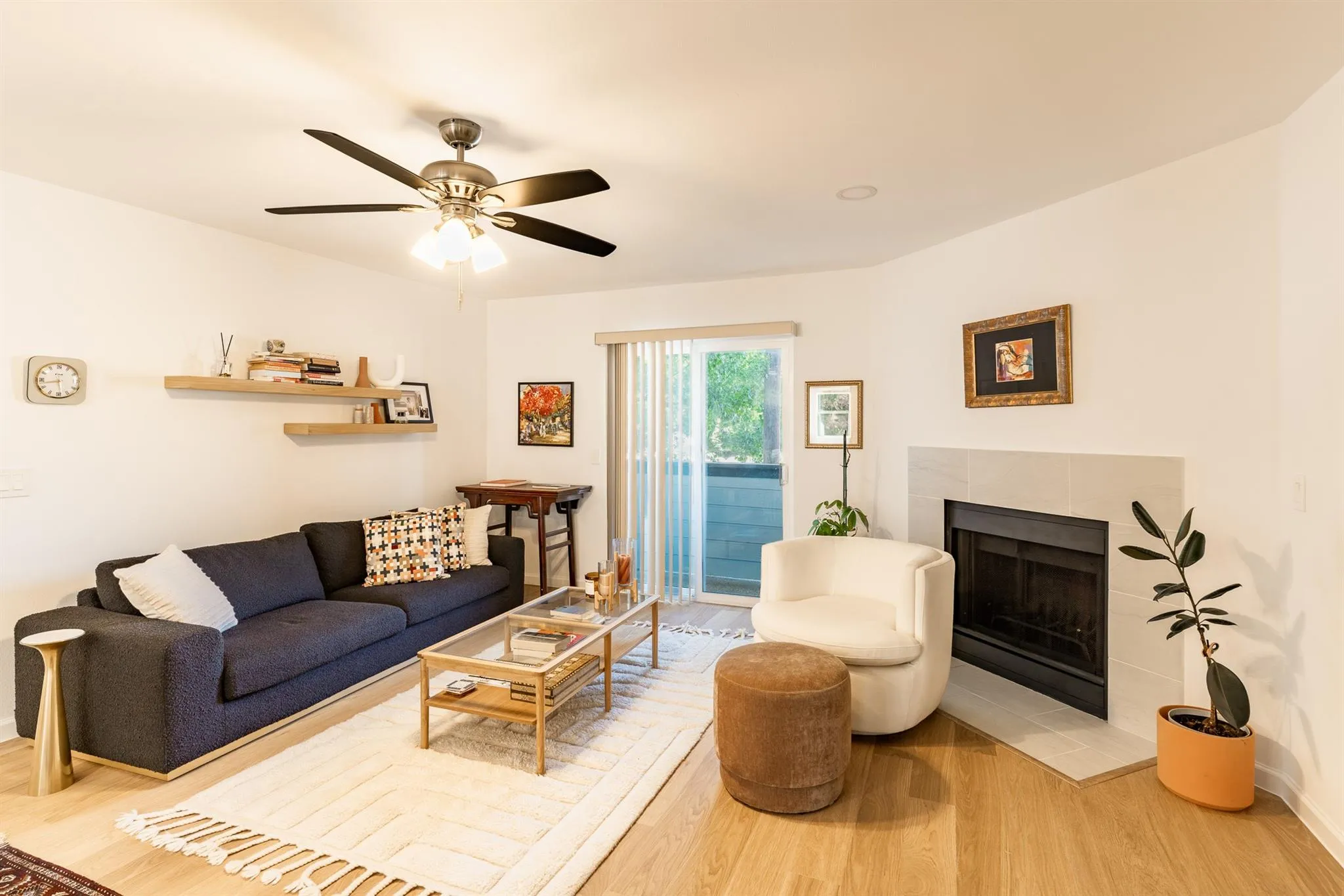 Photo 4 of 903 ROMERIA DR #203