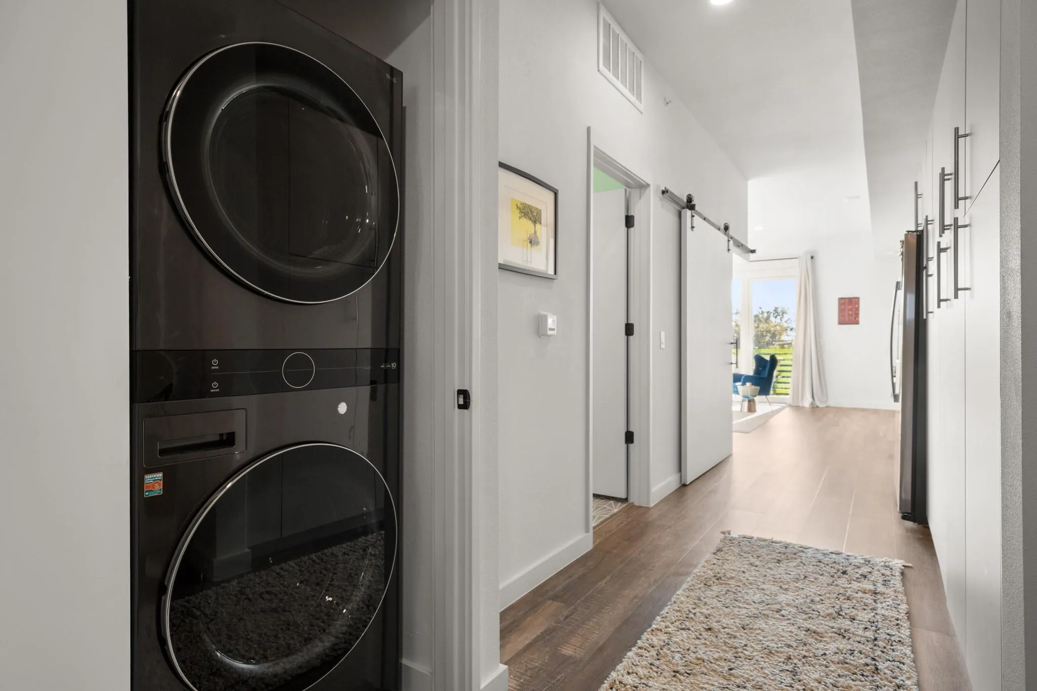 Photo 5 of 4004 BANISTER LN #202