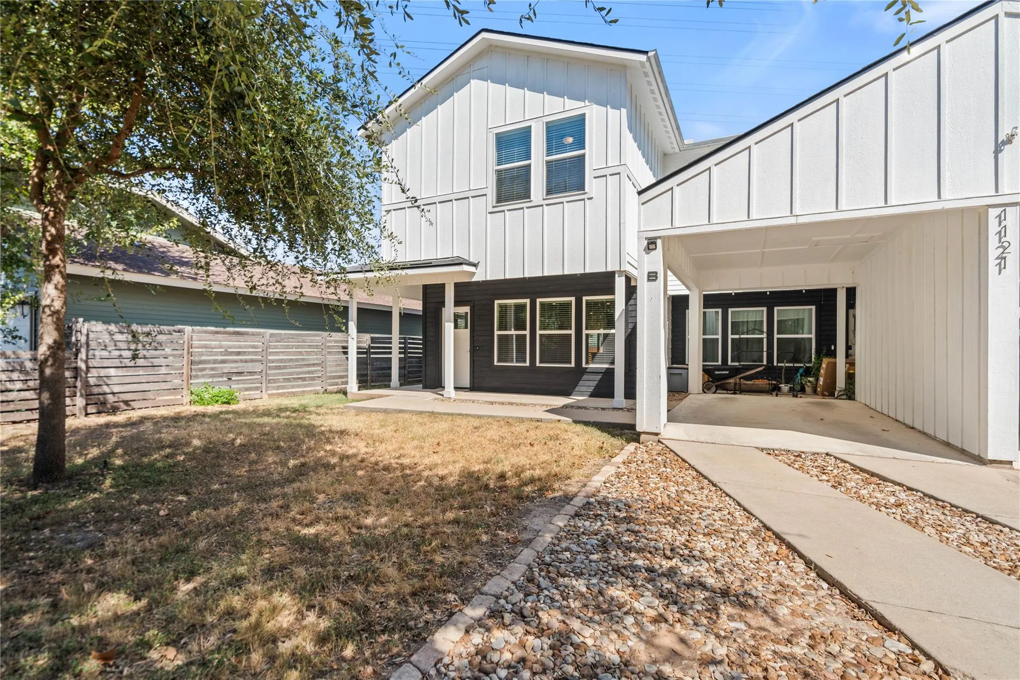 Photo 3 of 1121 WALTON LN #B