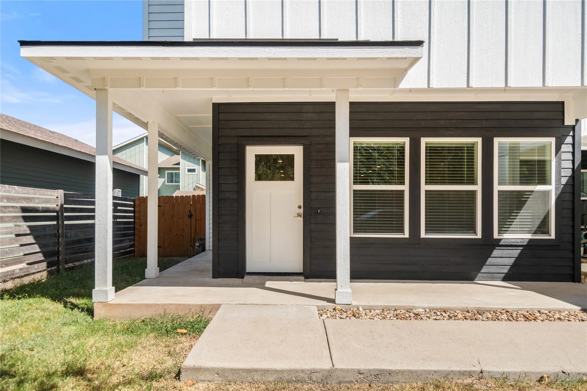 Photo 4 of 1121 WALTON LN #B