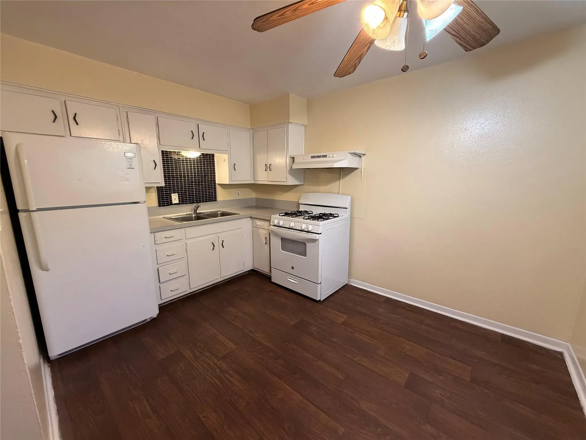 Photo 4 of 3106 DUVAL ST #205