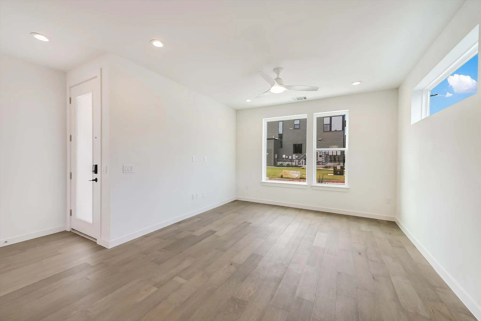 Photo 3 of 2211 E M FRANKLIN AVE #22