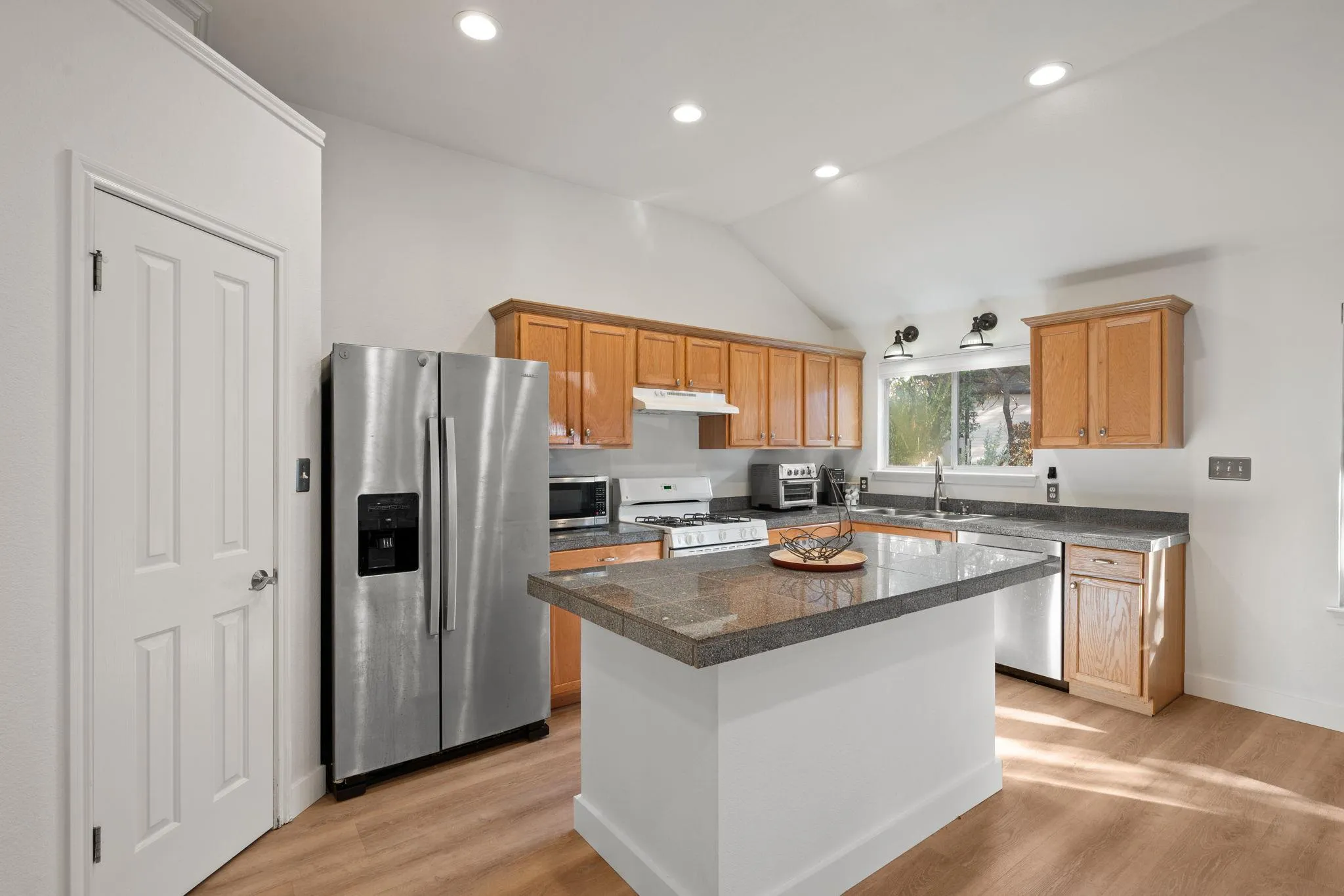 Photo 4 of 5613 LOMITA VERDE CIR