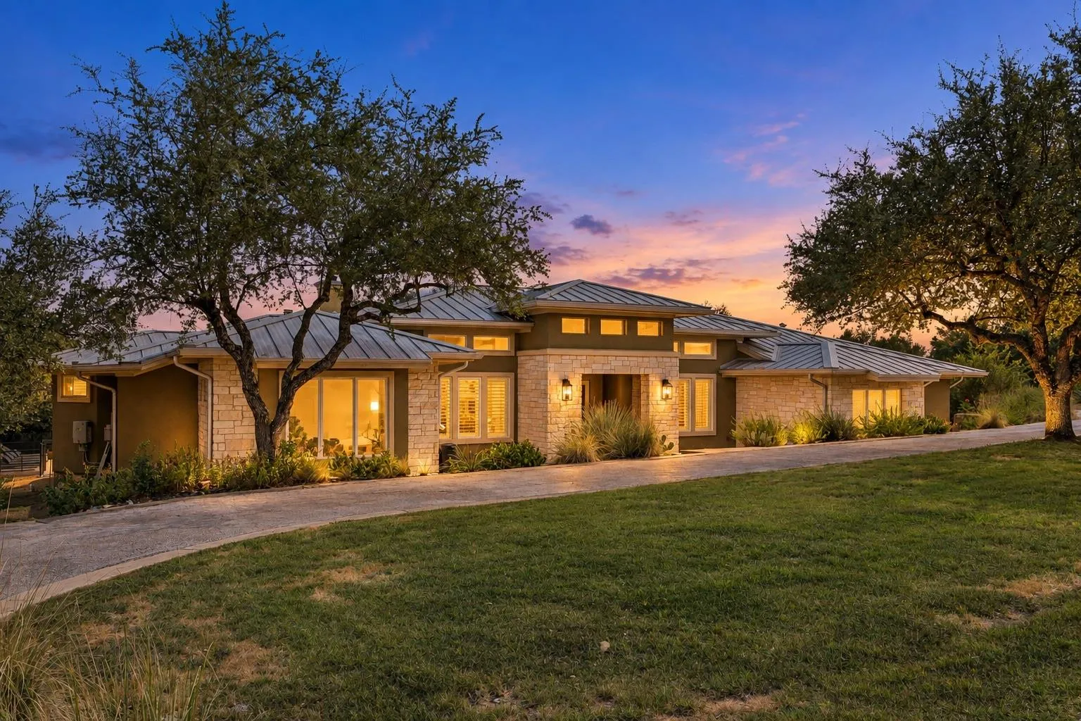 Photo of 3801 PEAK LOOKOUT DR, Austin, TX, 78738