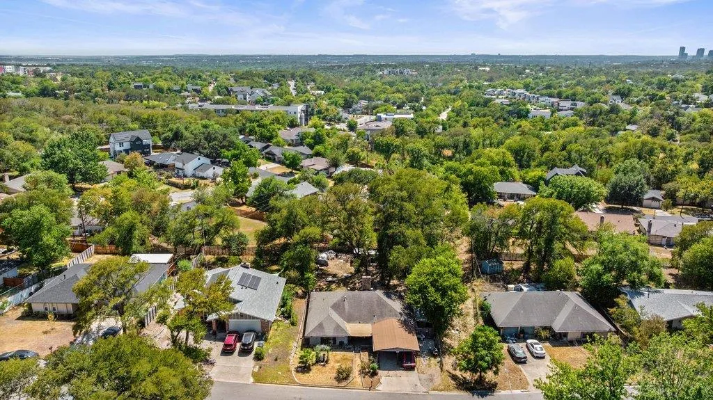 Photo 4 of 5111 WOODMOOR DR