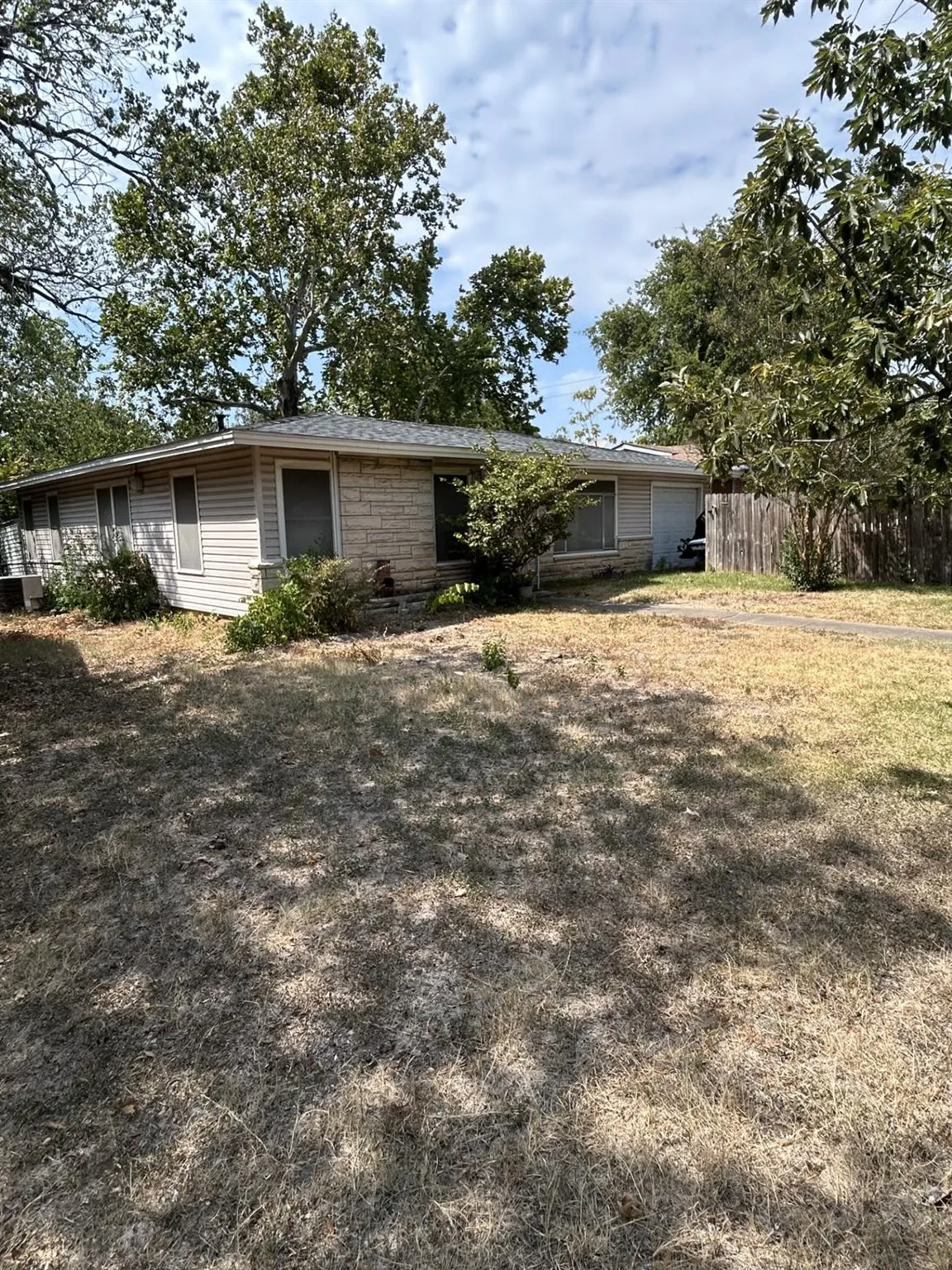 Photo 2 of 6004 DUNBURY DR