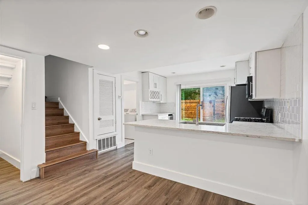 Photo 5 of 6401 CHIMNEY CREEK CIR #A