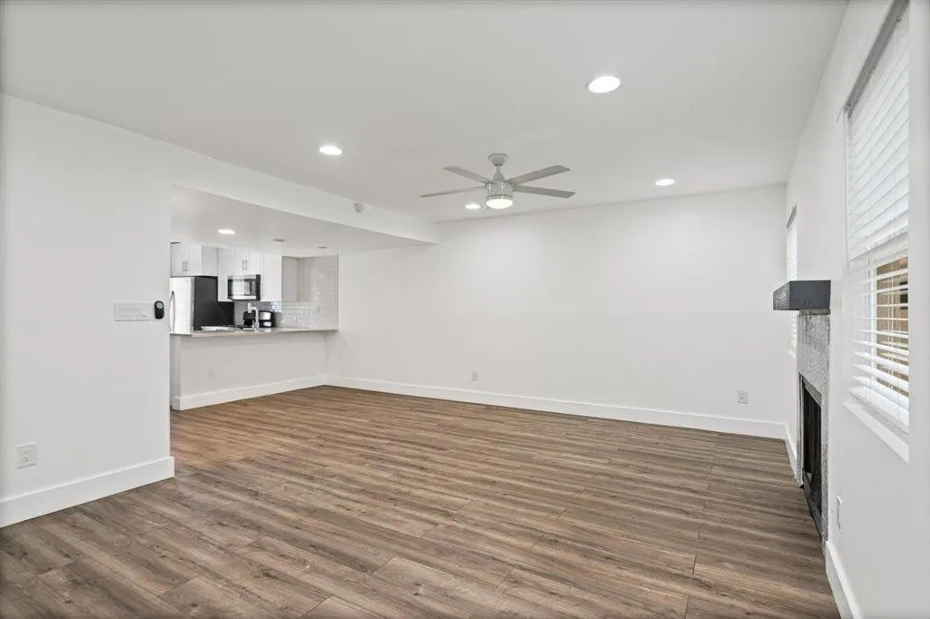 Photo 3 of 6401 CHIMNEY CREEK CIR #A