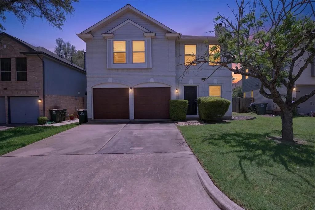 Photo 2 of 7601 WINDRUSH DR