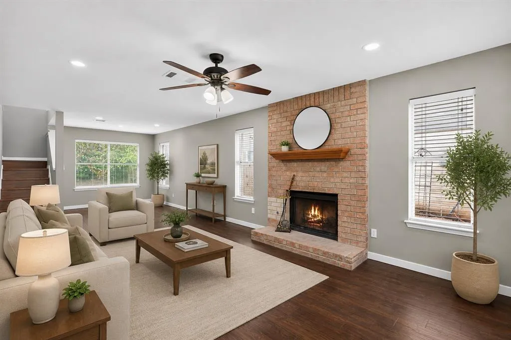 Photo 4 of 7601 WINDRUSH DR