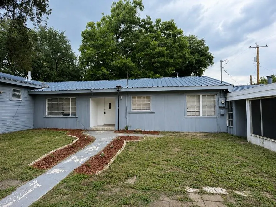 Photo of 103 W BEAUMONT, Thrall, TX, 76578