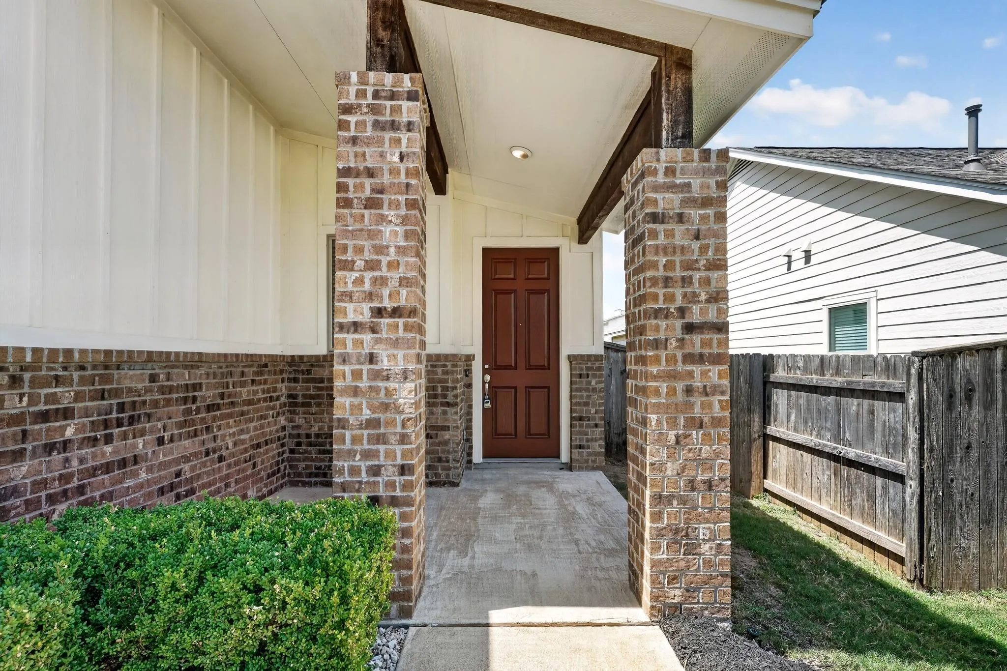 Photo 5 of 8107 COTTAGE ROSE DR