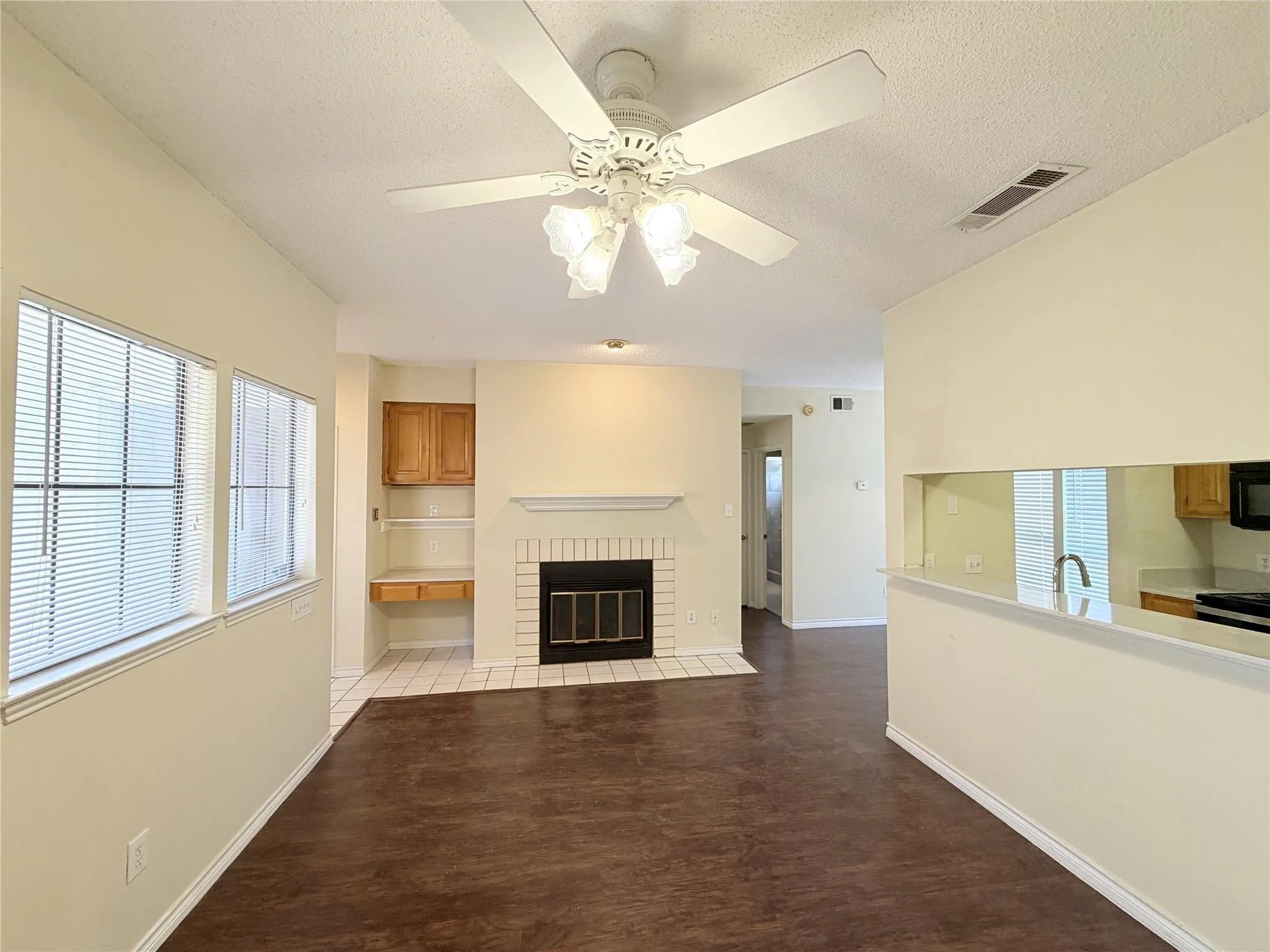 Photo 4 of 3001 CEDAR ST #114